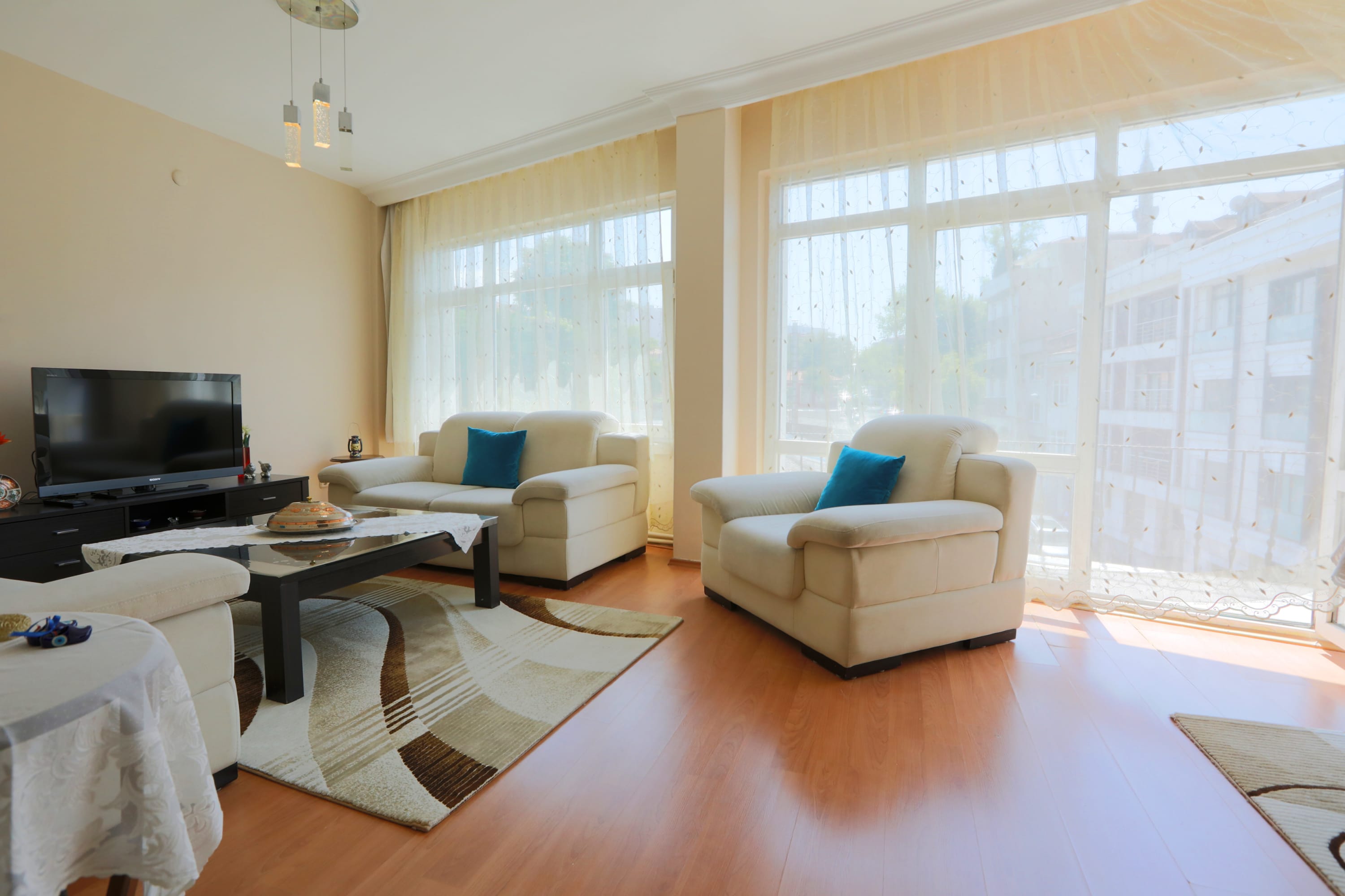 Property Image 1 - Flat with Two Living Rooms and Balcony in Uskudar