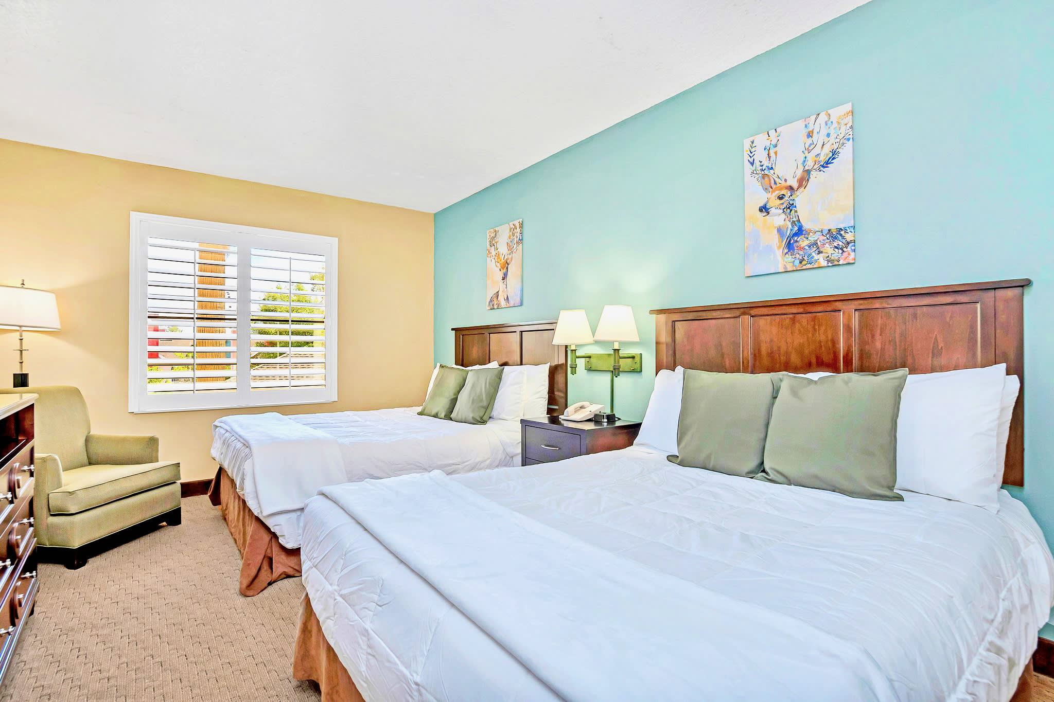 Property Image 2 - Cozy 1BR with Two Queen Beds - Pool and Hot Tub - Close to Disney!