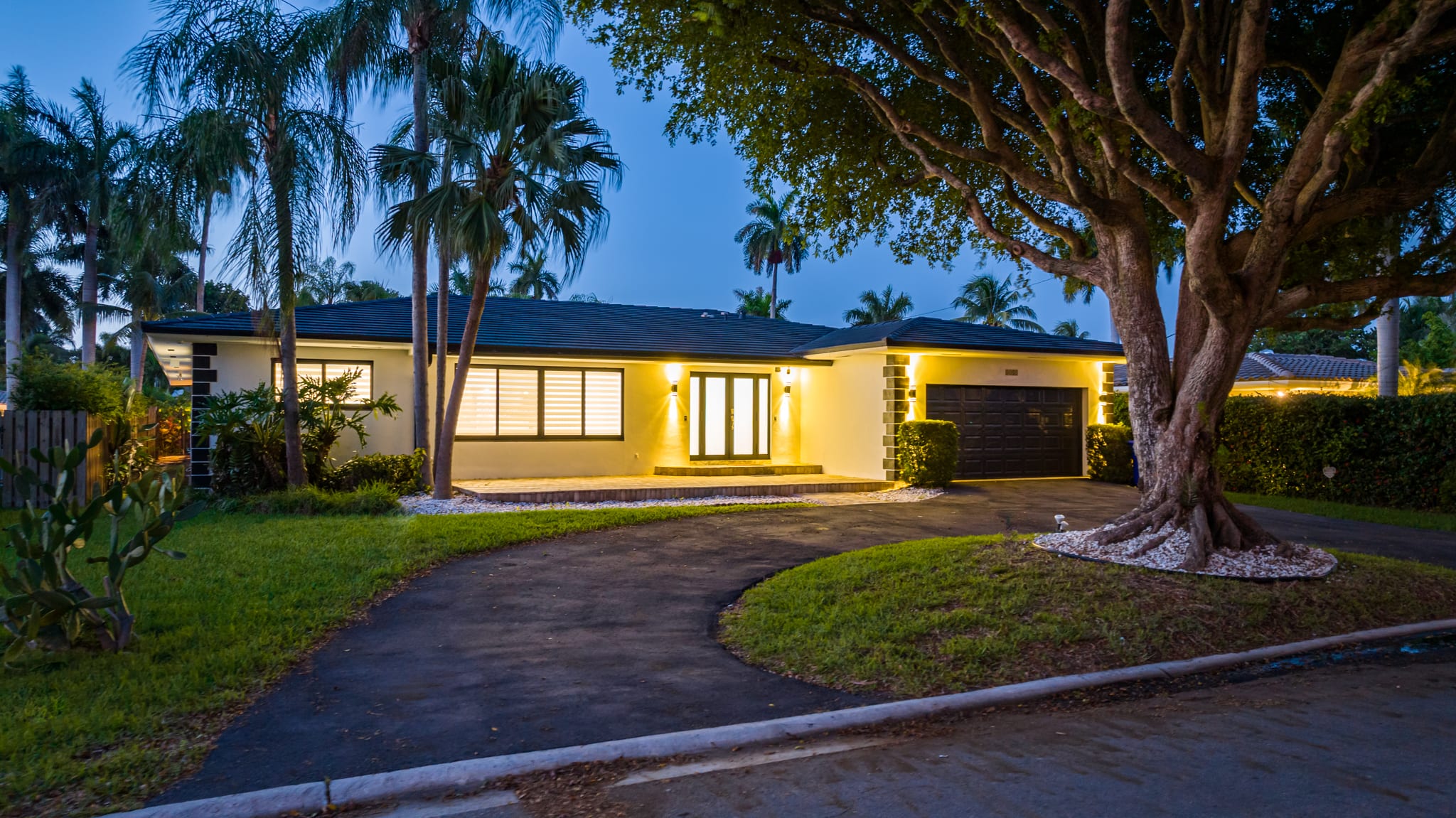 Property Image 2 - Modern Luxe Design, 4K SF 7BR Pool 5 Min to Beach