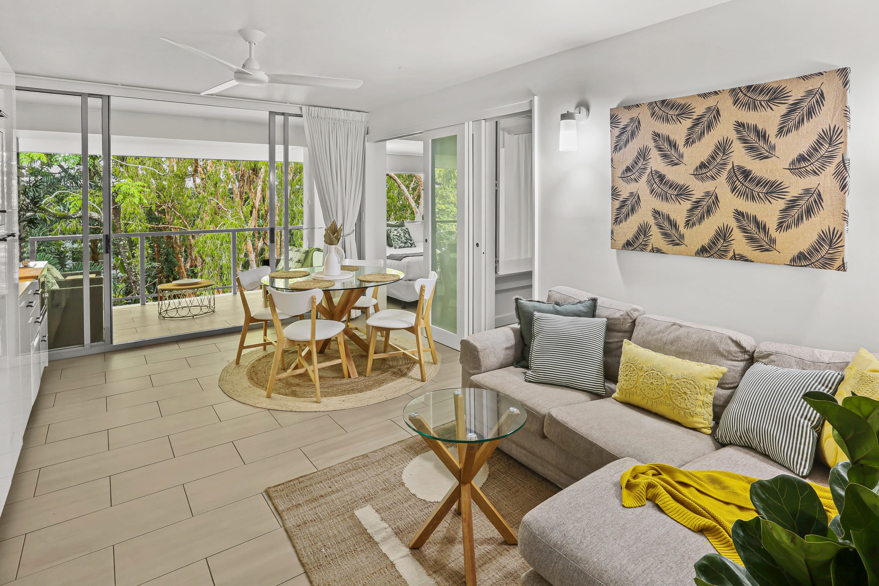 Property Image 1 - Airy Apartment in Palm Cove with Open Plan Living Area
