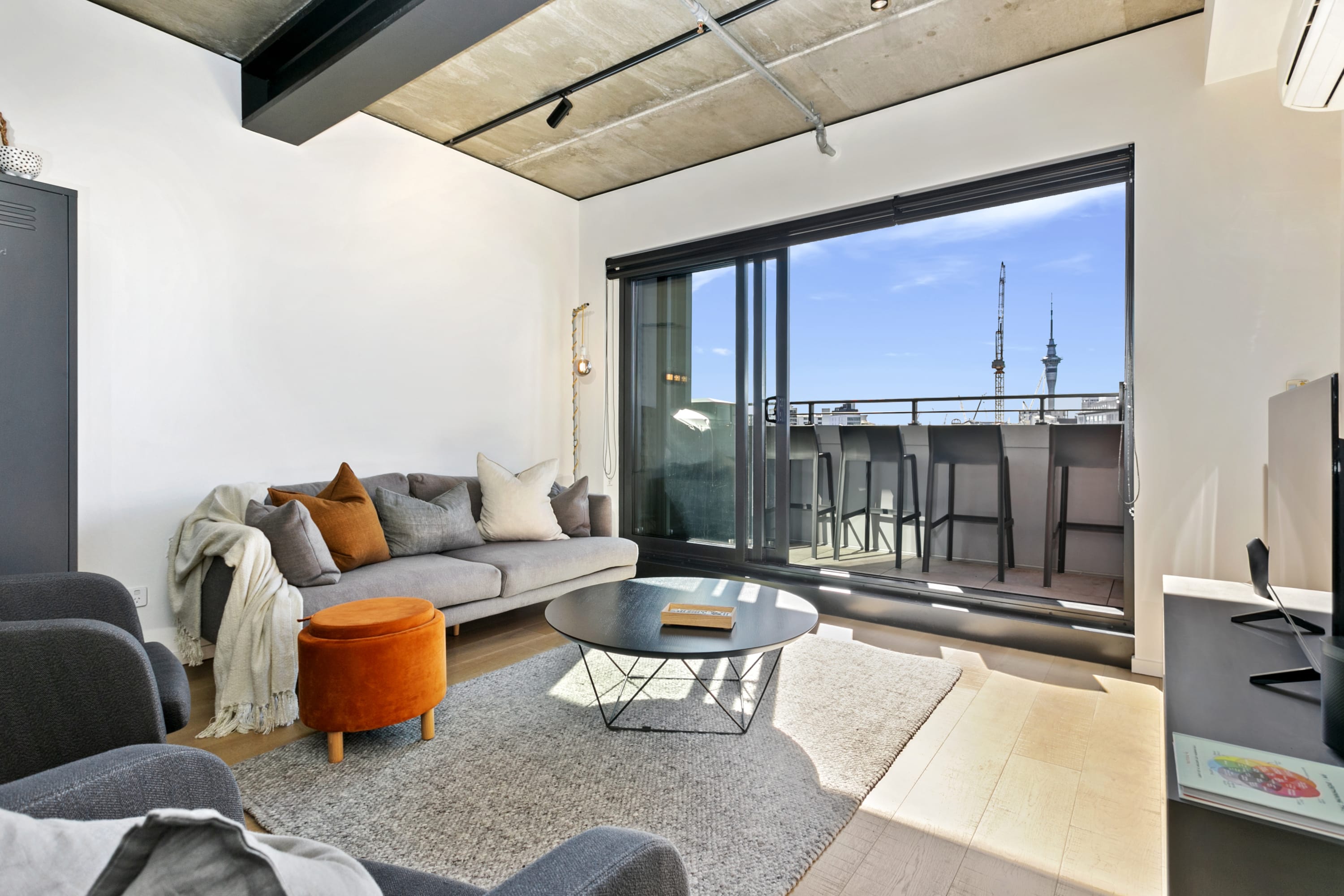 Property Image 1 - Modern Chic Apartment with Auckland Views