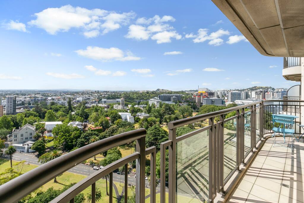 Property Image 1 - Bright One Bedroom Beauty with Balcony
