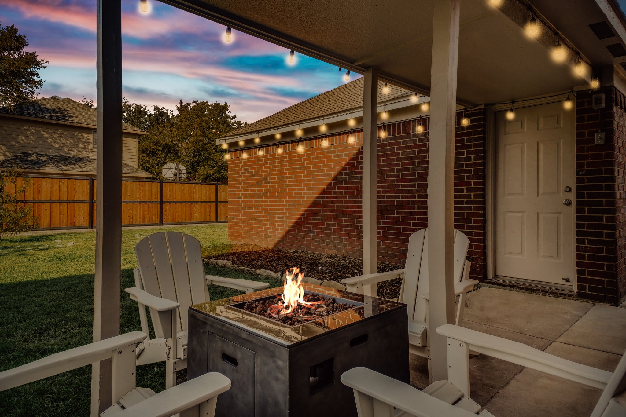You can stay warm and toasty around the fire pit as you chat late into the evening. Maybe you’ll even be able to spot a few constellations!