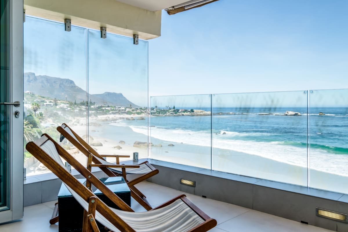 Property Image 1 - Stunning beach-side apartment in Clifton.
