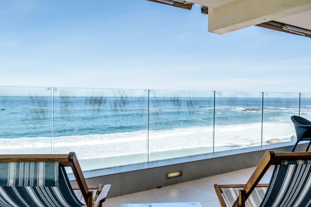 Property Image 2 - Stunning beach-side apartment in Clifton.
