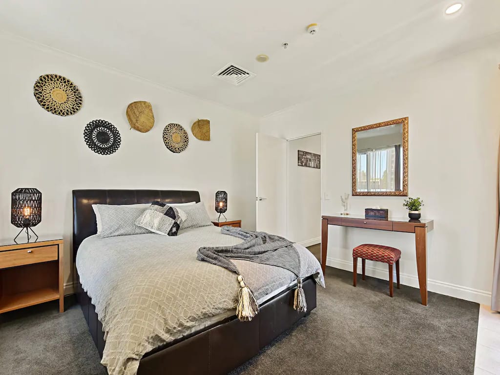 Property Image 1 - Spacious Apartment in Central Auckland