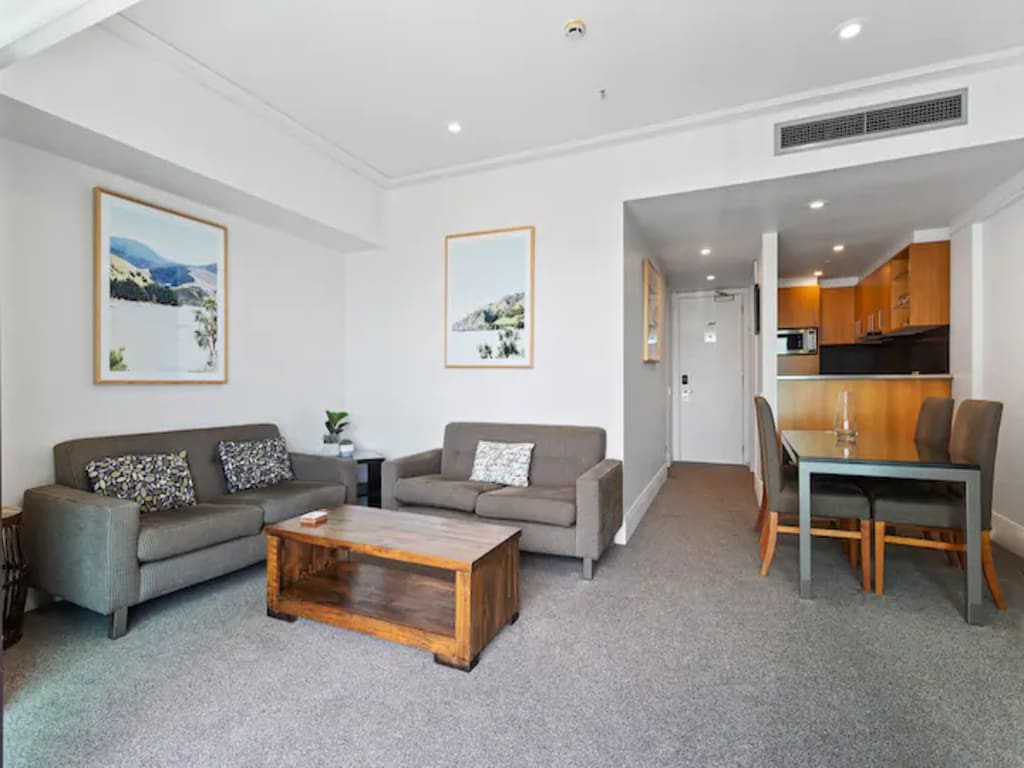 Property Image 2 - Spacious Apartment on Akl Viaduct with Balcony!