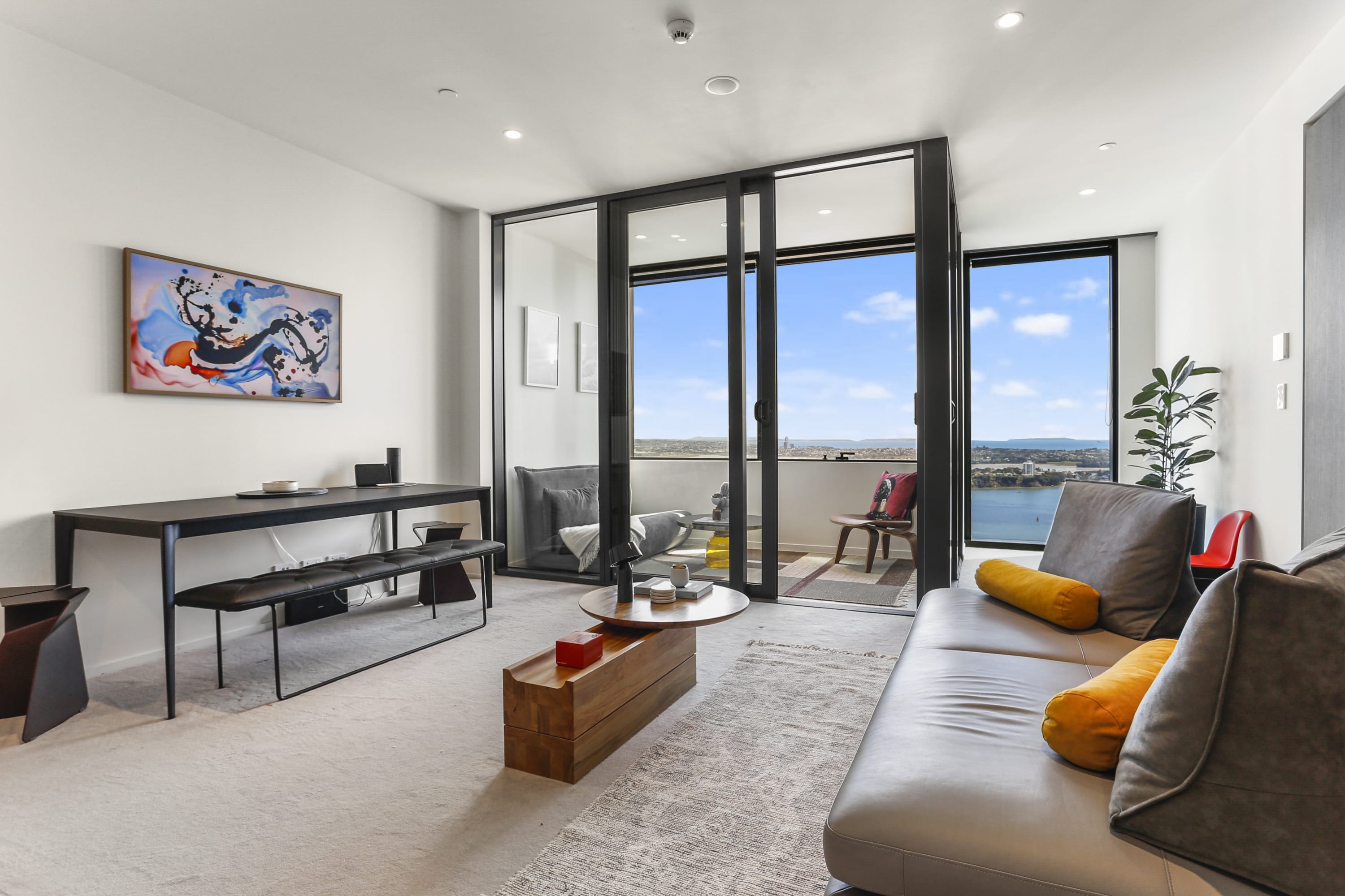 Property Image 2 - The Pacifica, Level 42, Harbour views