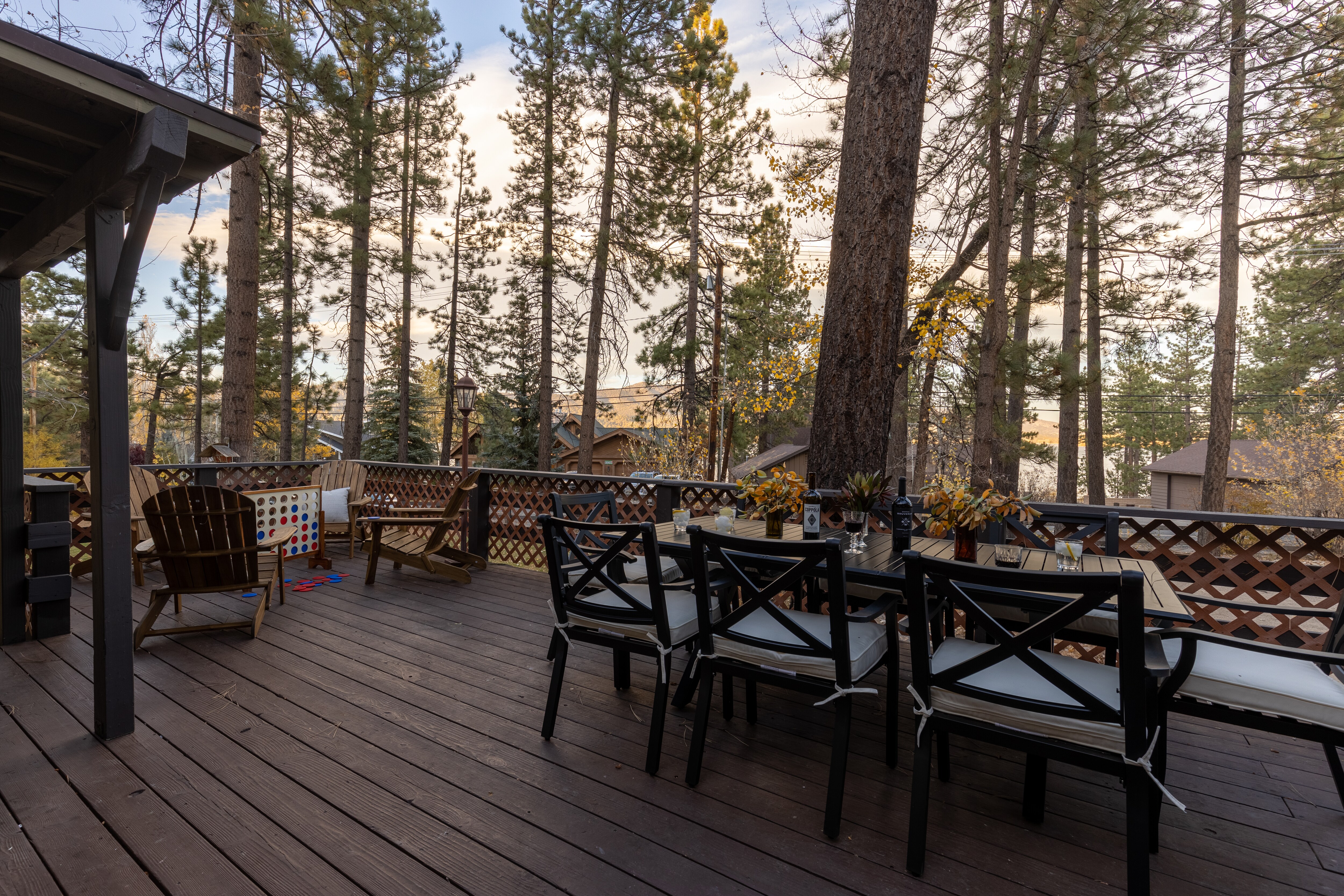 A spacious deck, perfect for entertaining!