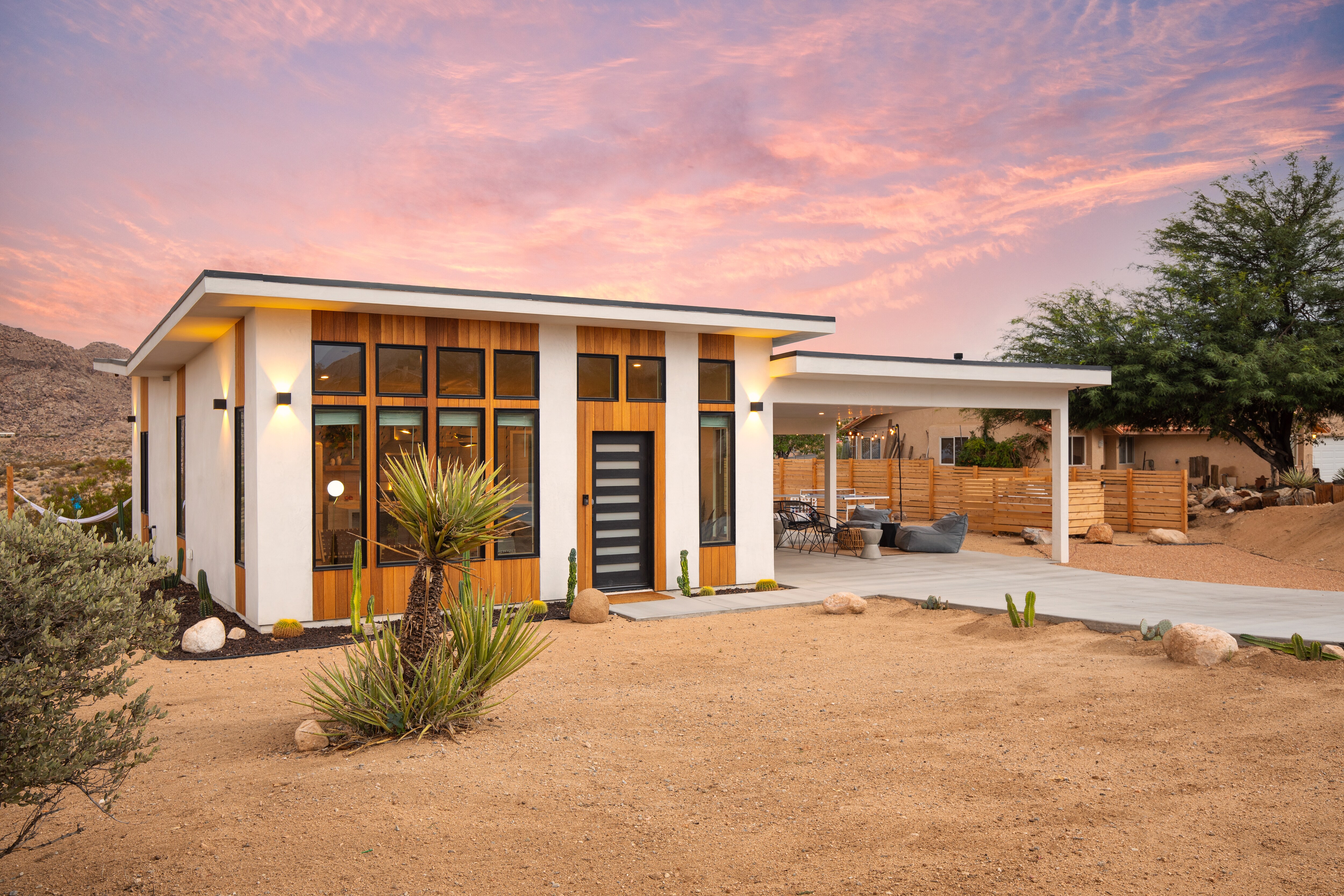 Your dream Joshua Tree oasis features a hot tub, hammocks, and so much more.