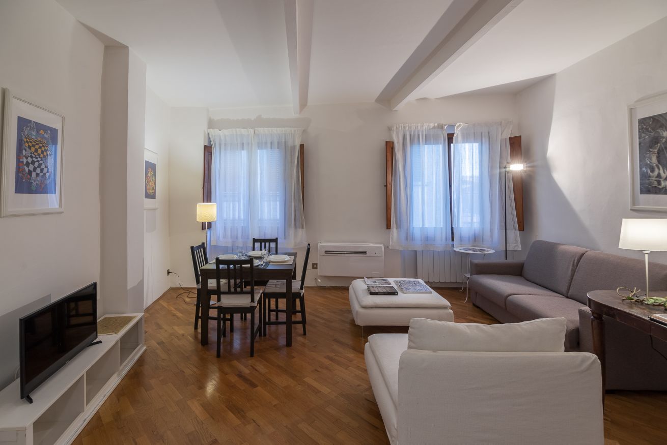 Property Image 2 - Charming Spacious Apartment near Piazza Santa Croce