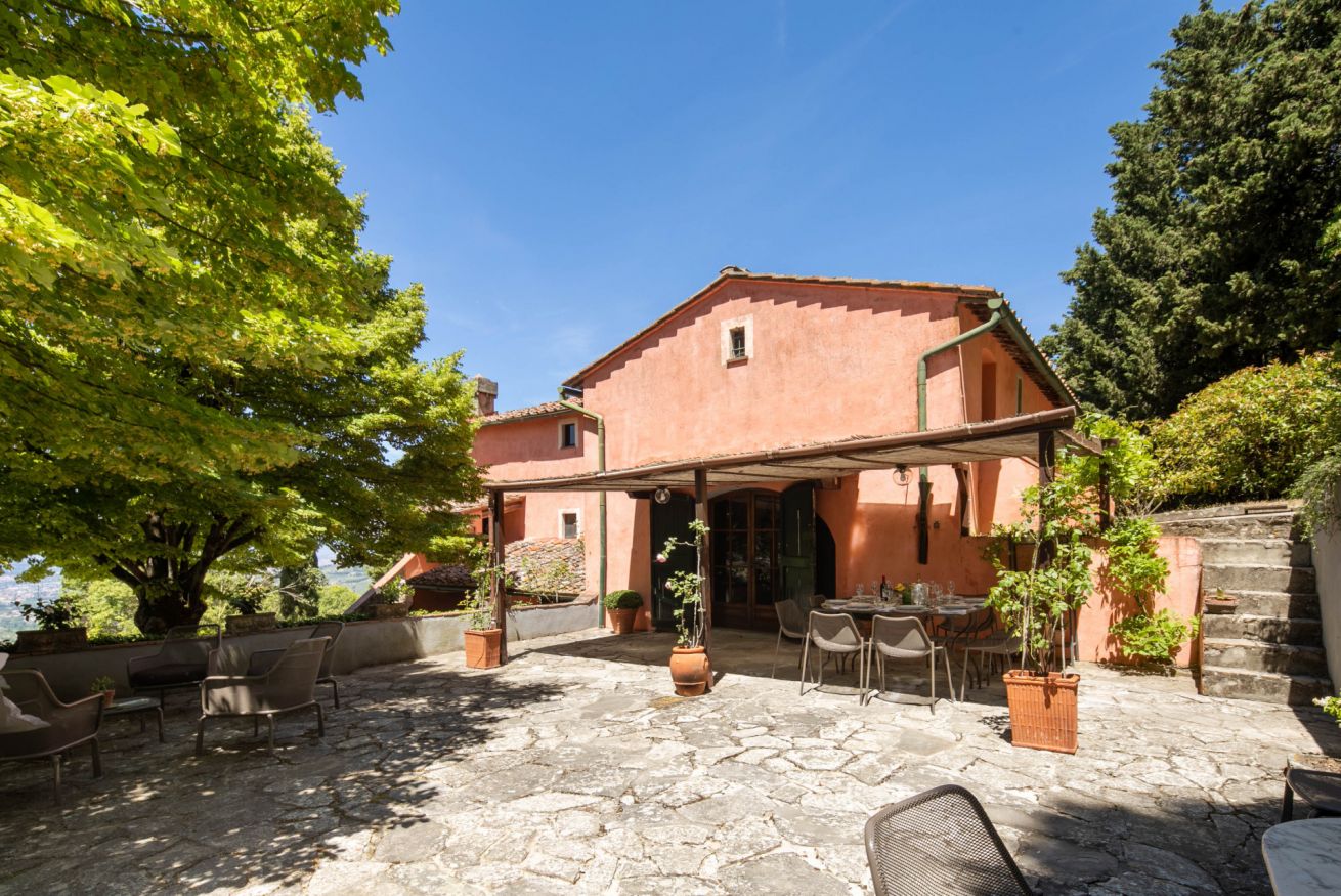 Property Image 1 - Panoramic Period Villa Surrounded by Lush Countryside