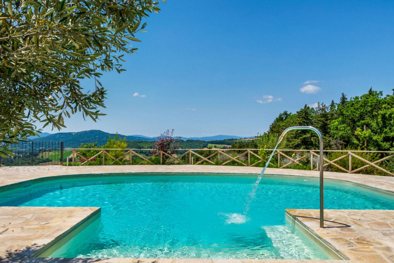 Property Image 2 - Stilish Umbrian villa with view on the hills