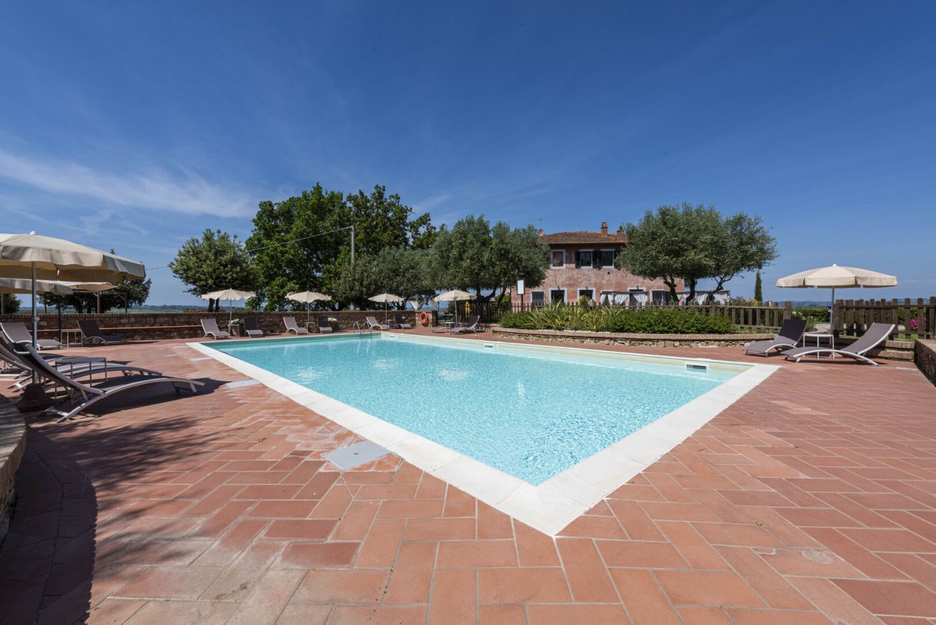 Property Image 1 - Fantastic private villa with pool and garden for large groups