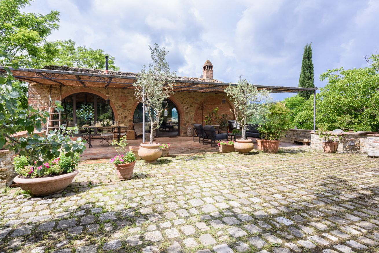 Property Image 1 - Cozy private villa with stables for horse riding lessons