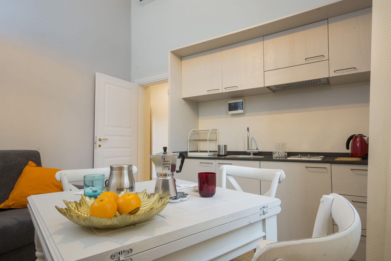 Property Image 2 - Lovely Bright Apartment Overlooking Piazza Beccaria