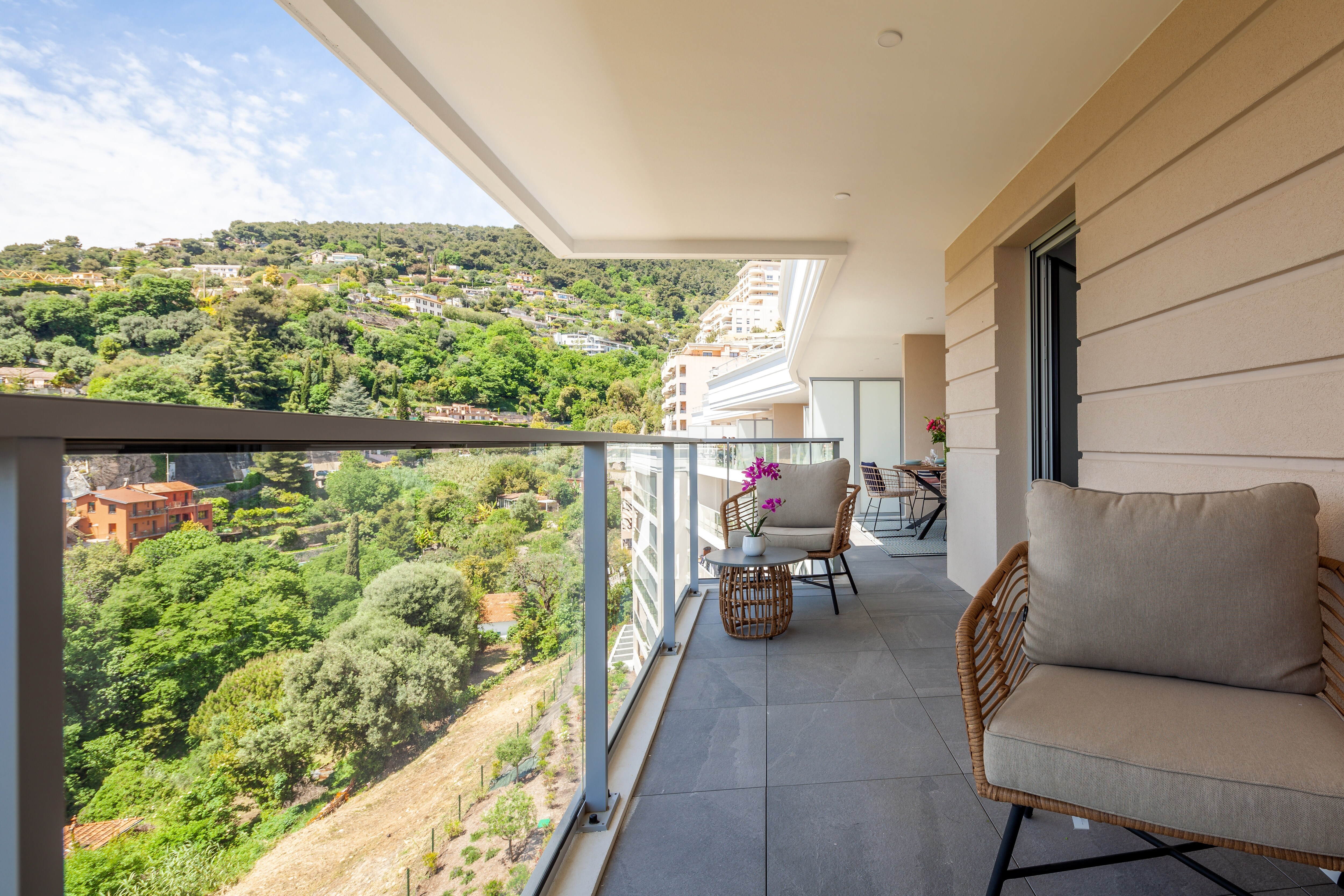 Property Image 2 - Enchanting two bedroom flat with balcony and view over the bay of Monaco