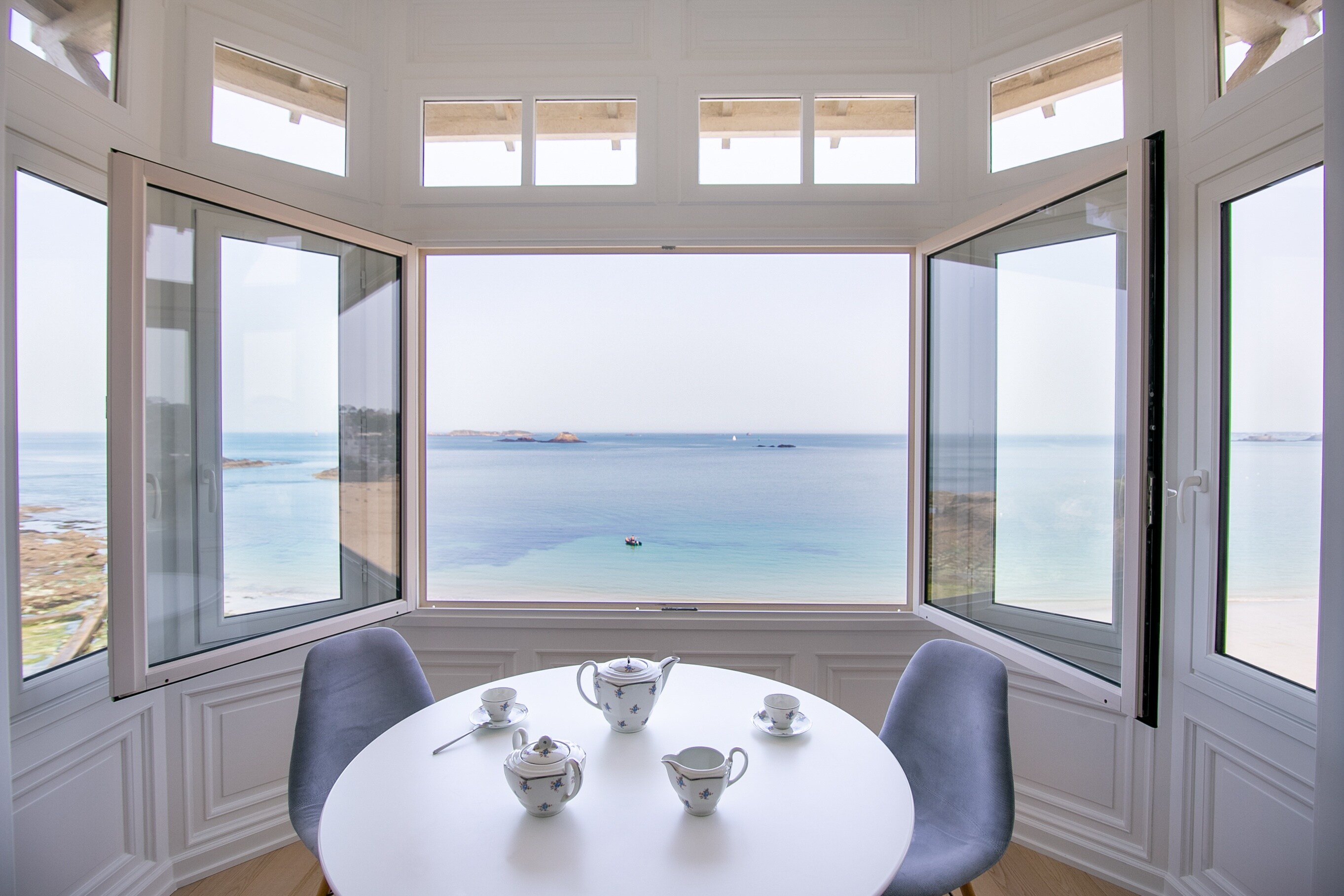 Property Image 1 - Charming one bedroom flat with 180 degree sea views