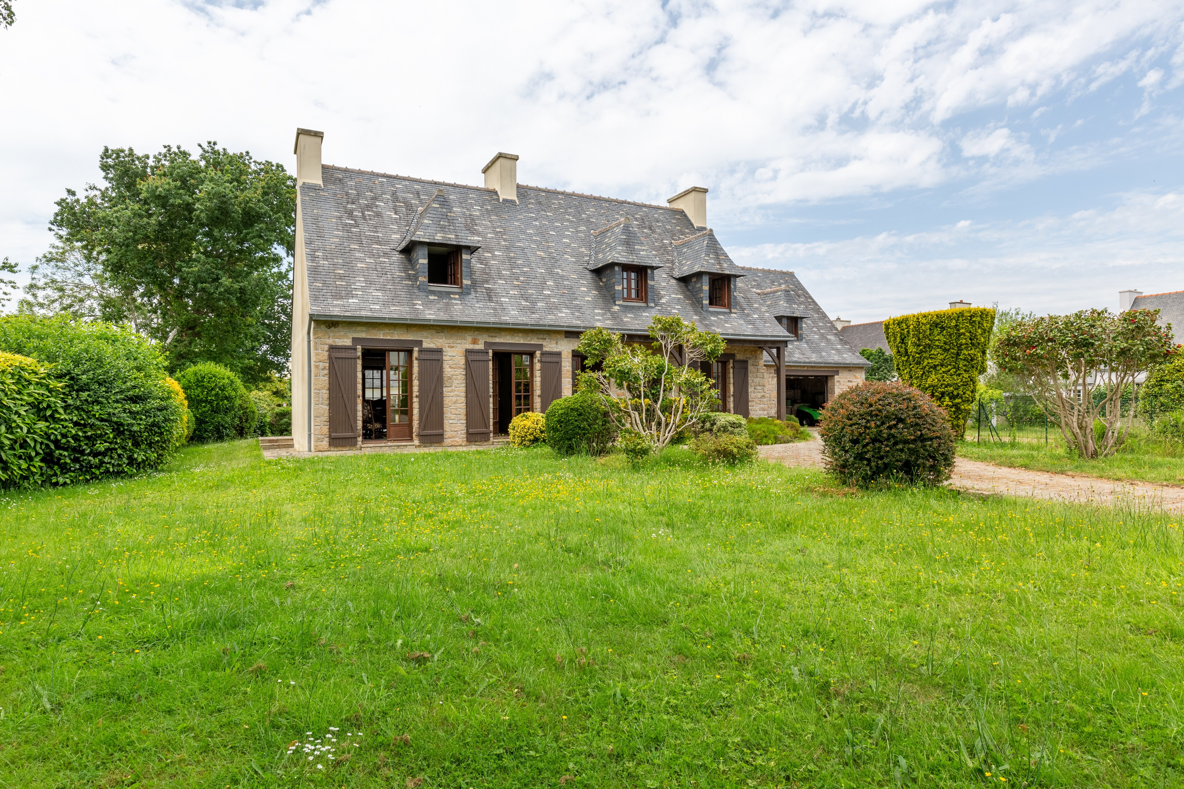 Property Image 1 - Traditional home with garden in Finistere