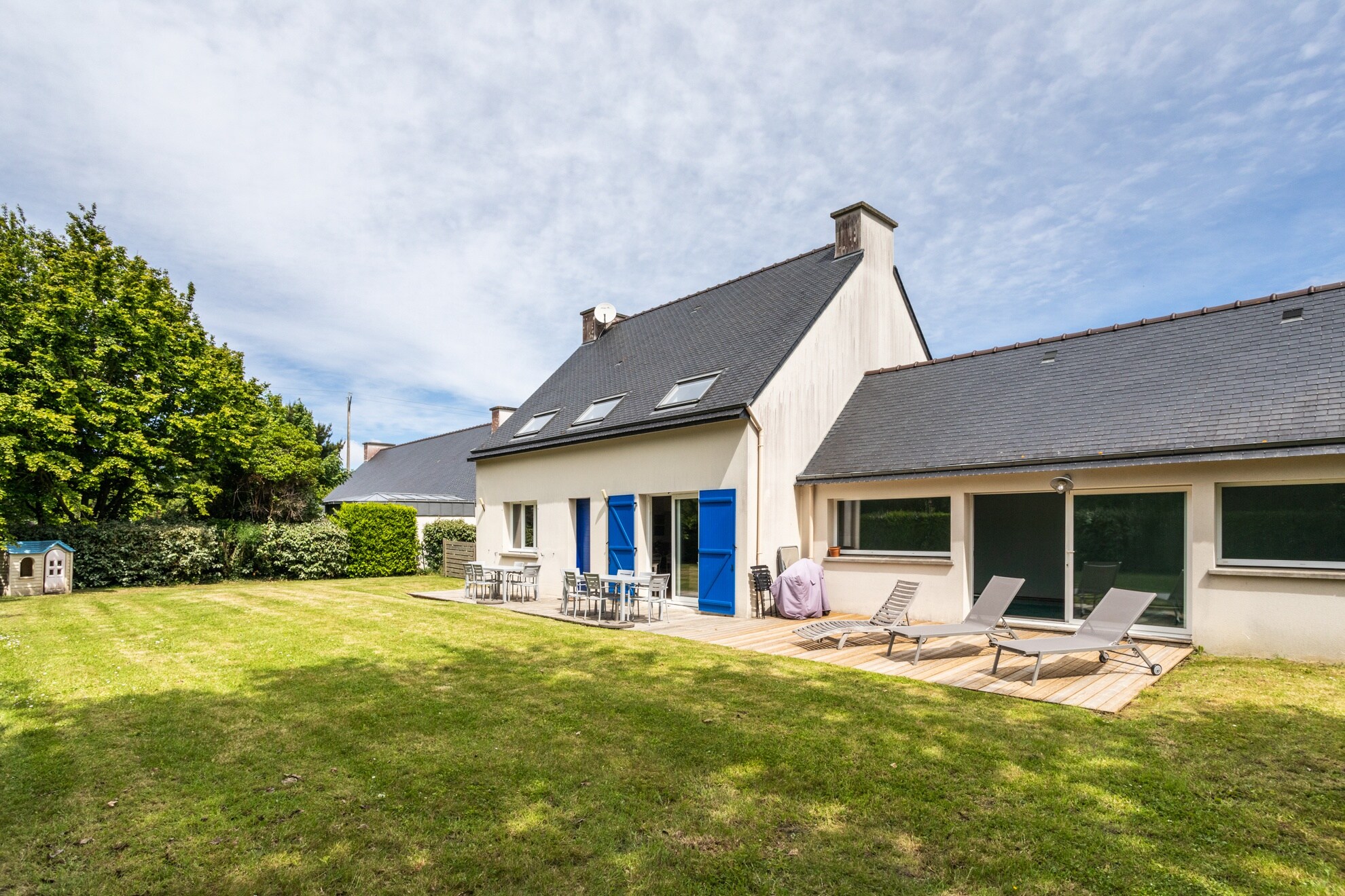 Property Image 1 - Comfortable six bedroom villa in northern Brittany with private indoor swimming pool