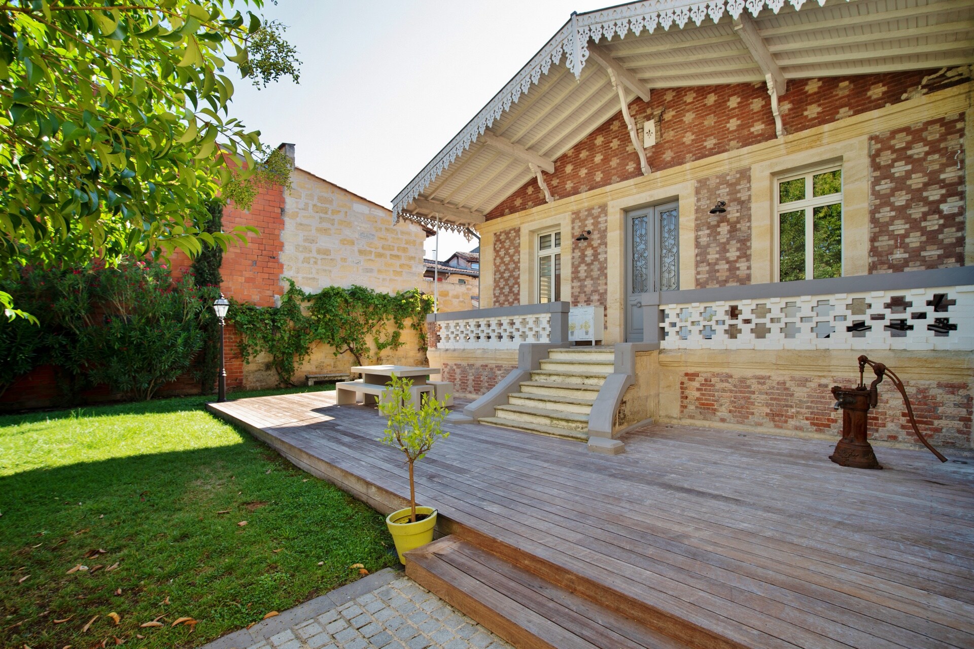 Property Image 1 - Typical L’Arcachonnaise Villa with Garden in Bordeaux