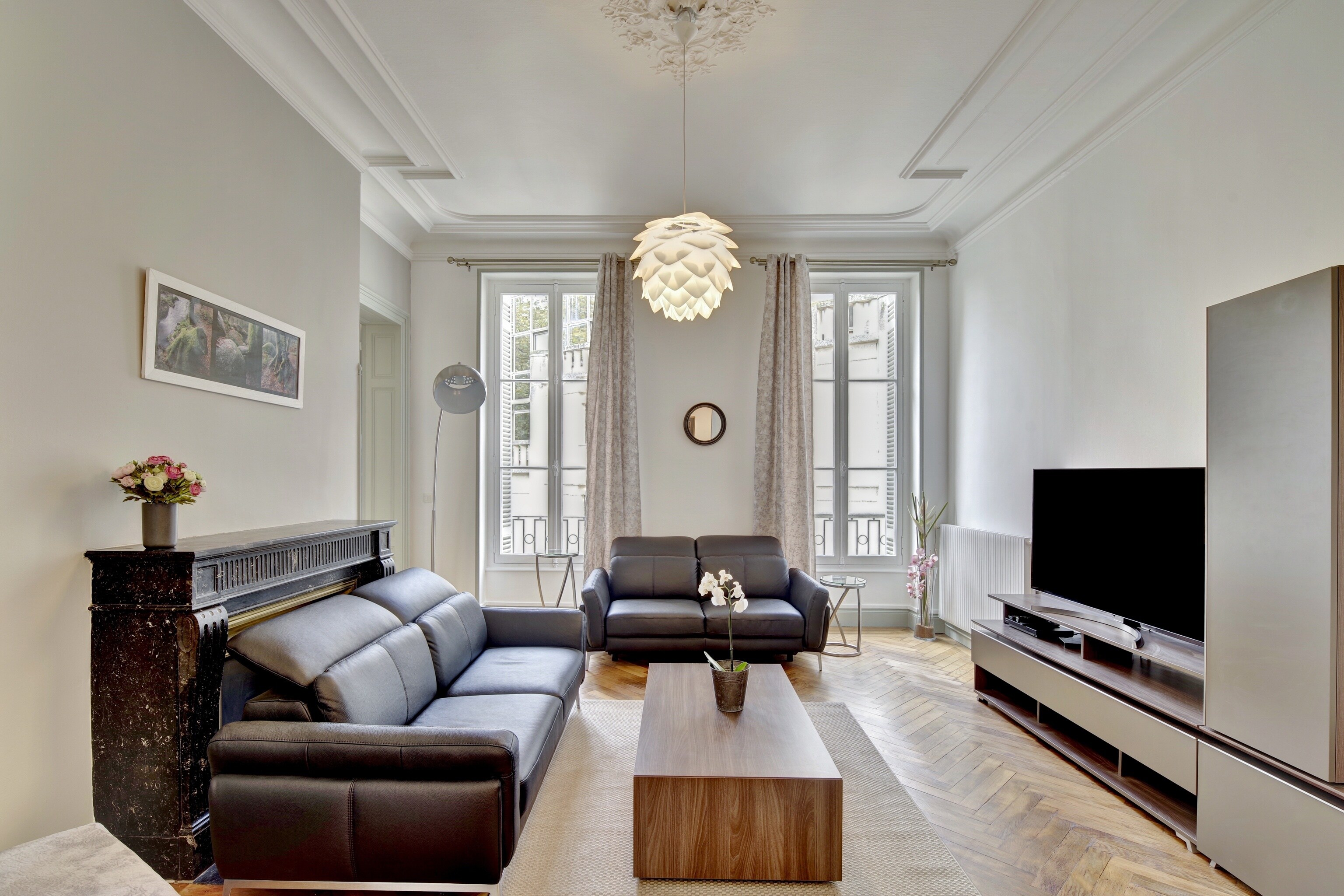 Property Image 2 - Sophisticated four bedroom flat in Bordeaux’s golden triangle