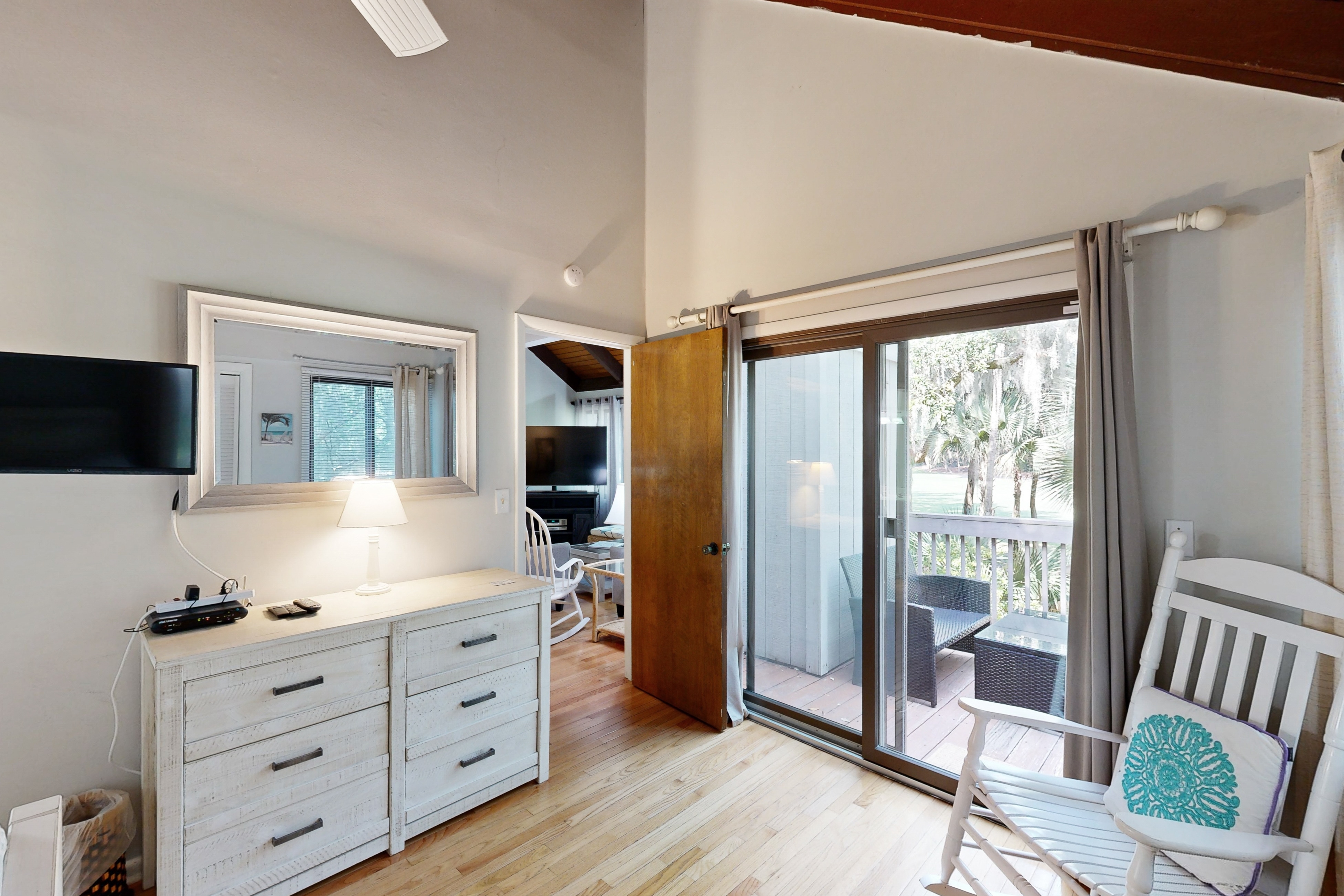 Comfy Golf View Cottage with WiFi, a Shared Pool, Central AC, Private Washer/Dryer