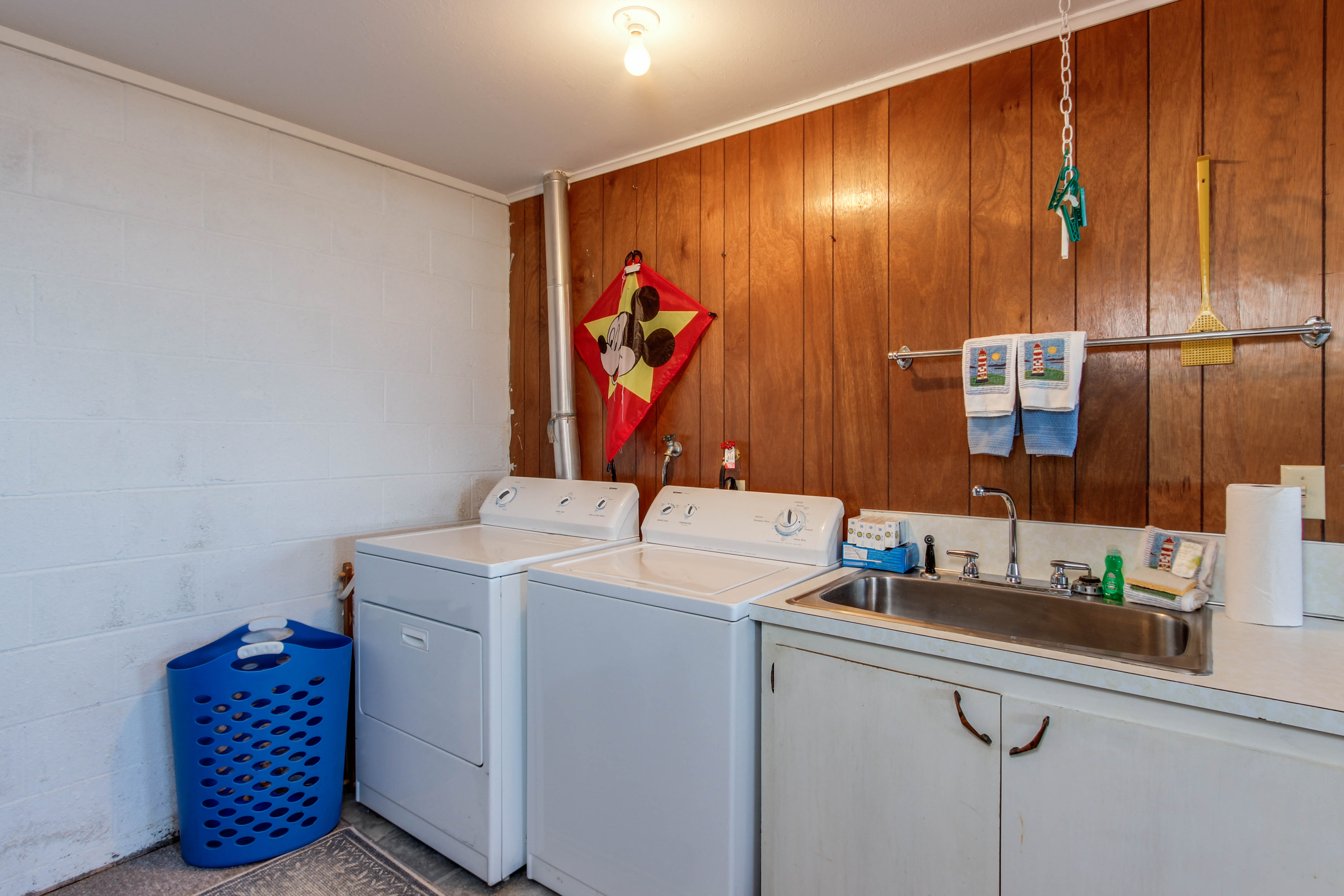 Bright Home with Sweeping Ocean Views & Quiet Location - Close to Town