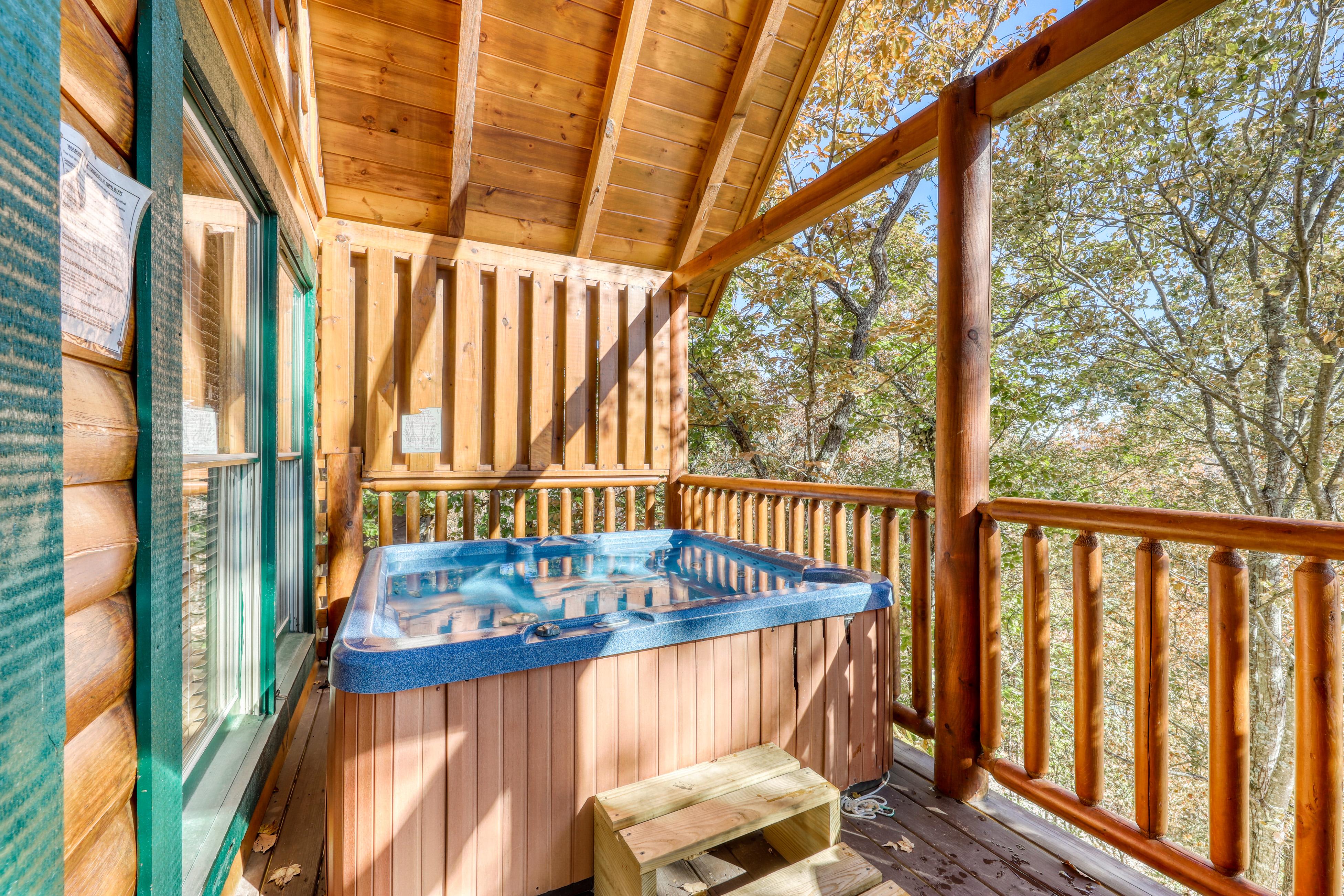 Property Image 2 - Sherwood Forest Resort: Treehouse