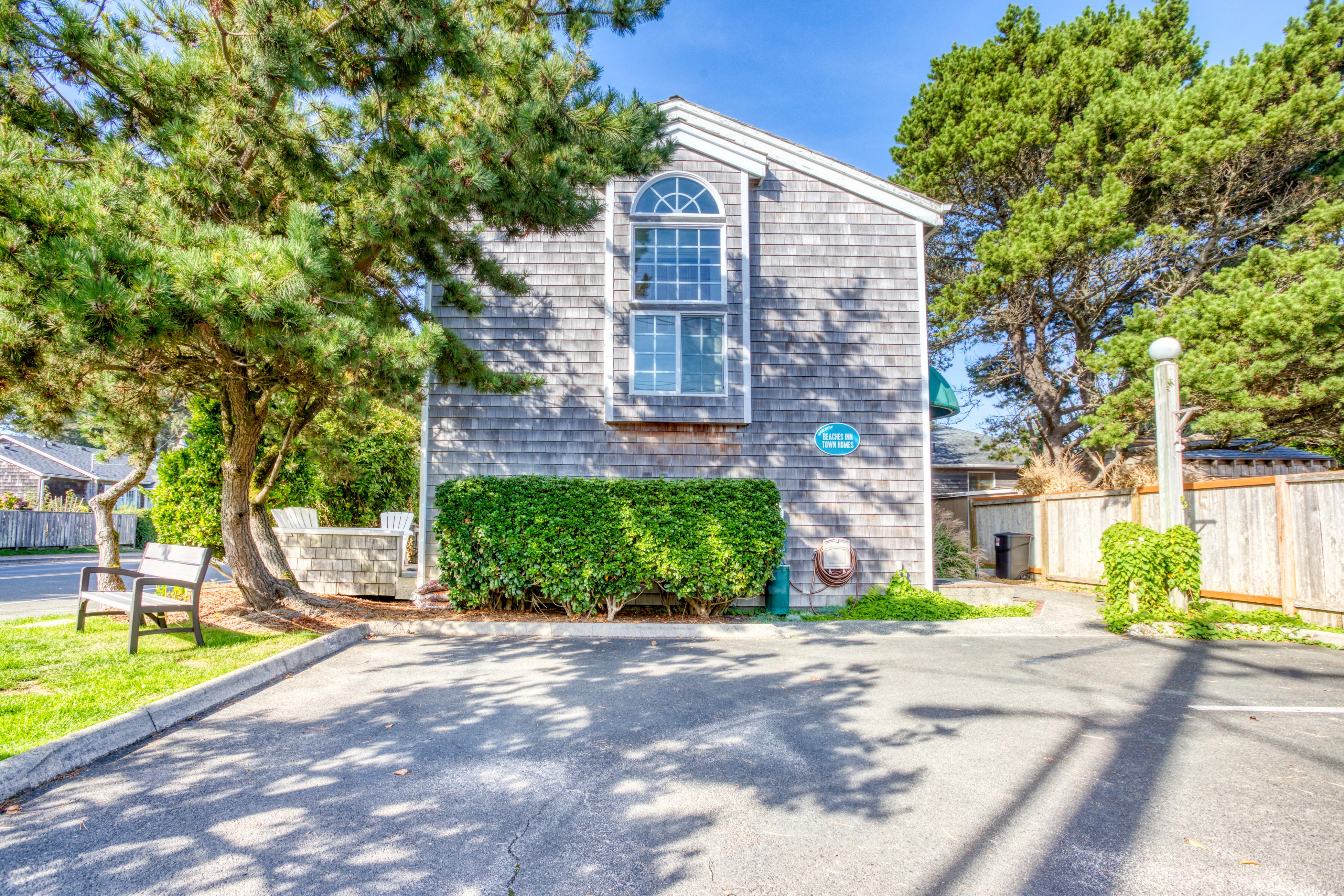 Property Image 1 - Beaches Inn - Pacific Surf Townhouse