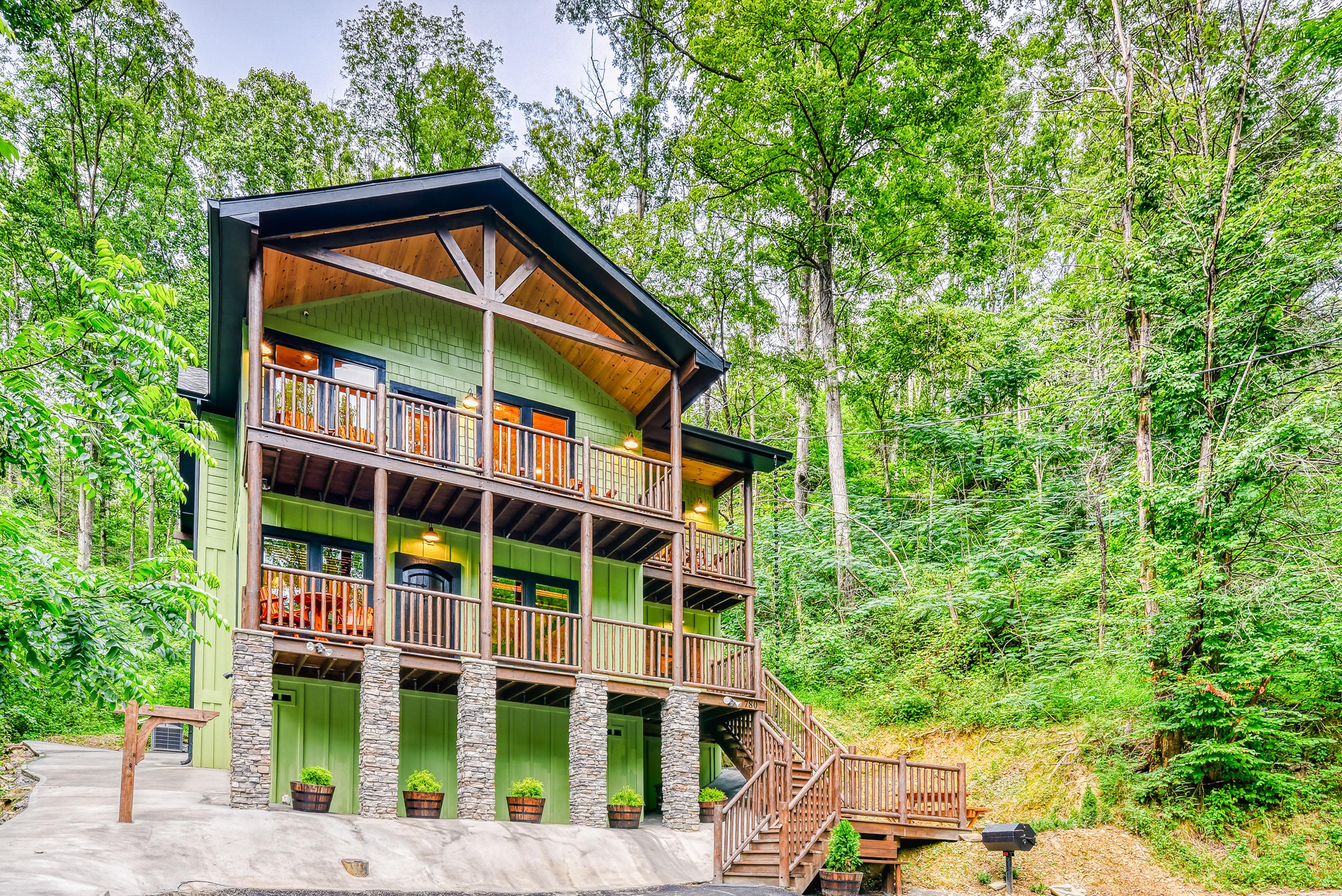 Property Image 2 - The Grand Fir Creekside Chalet , Near Downtown