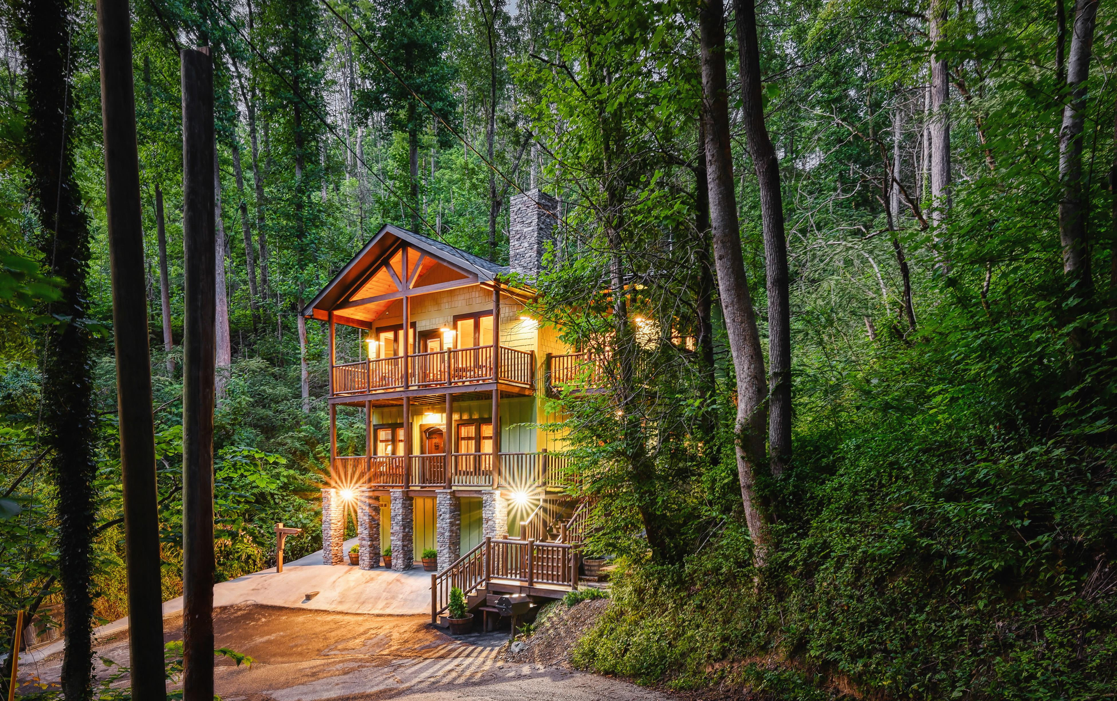 Property Image 1 - The Grand Fir Creekside Chalet , Near Downtown