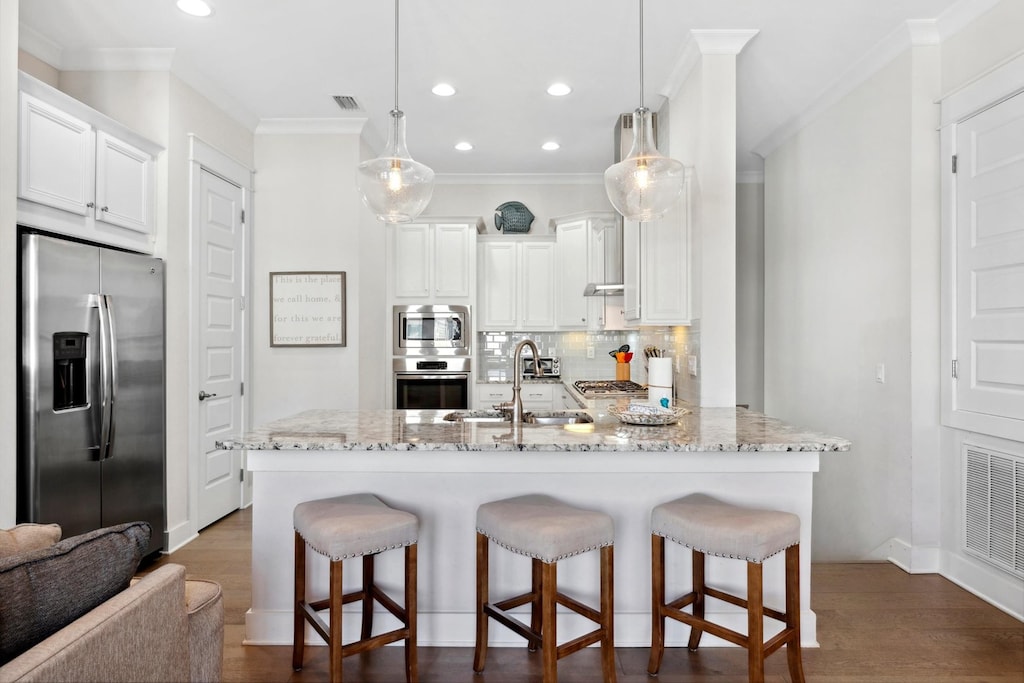 Kitchen with Breakfast Bar