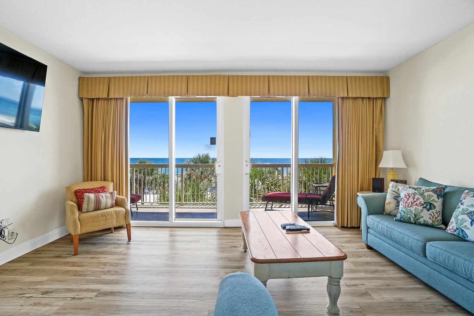 Living Area with Direct Beach and Gulf Views