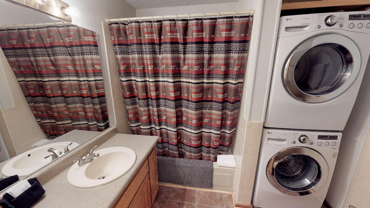 Streamside Retreat on the River with High Speed Wifi and AC