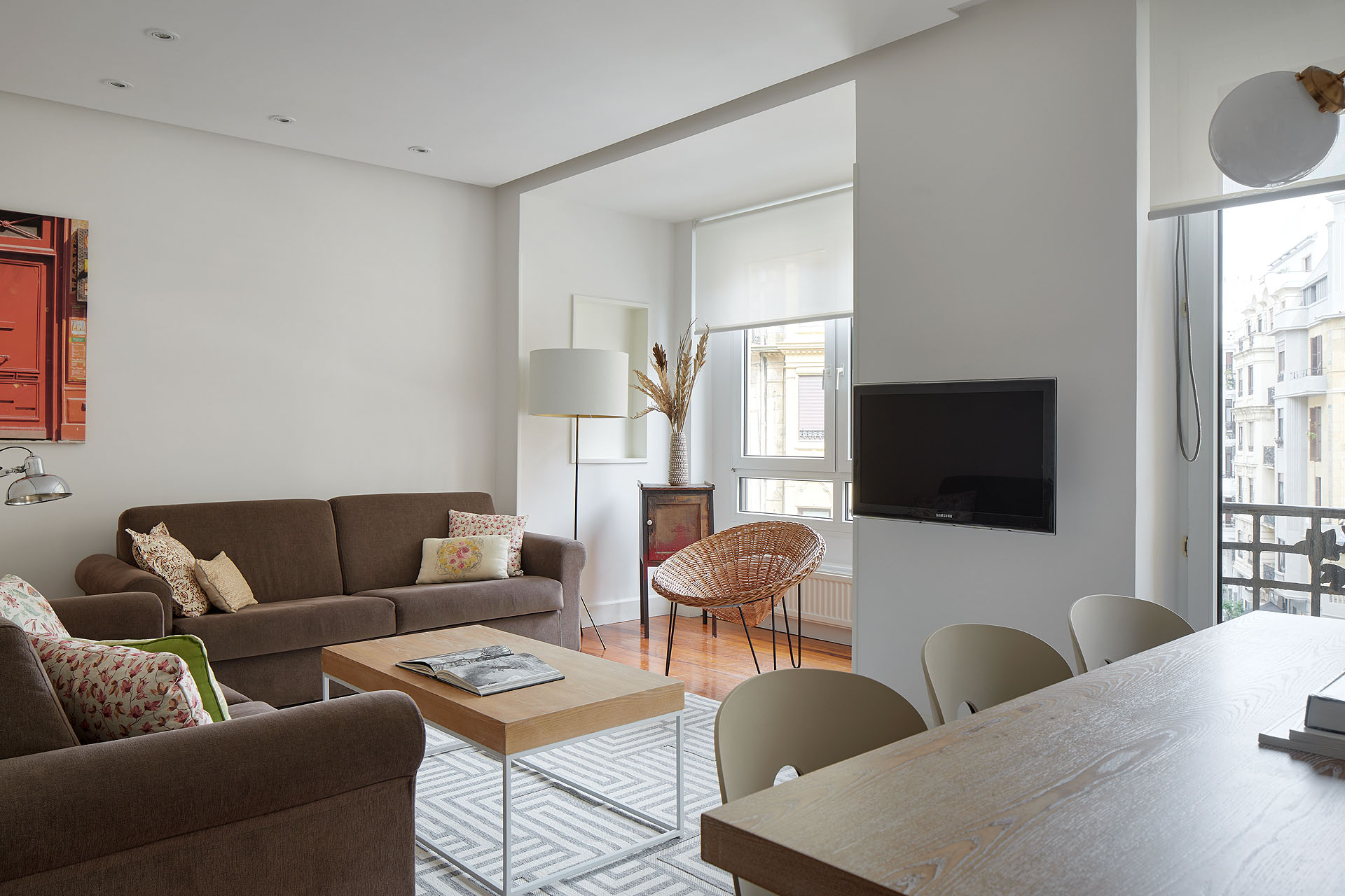 Property Image 1 - Striking Spacious Apartment close to the City Center