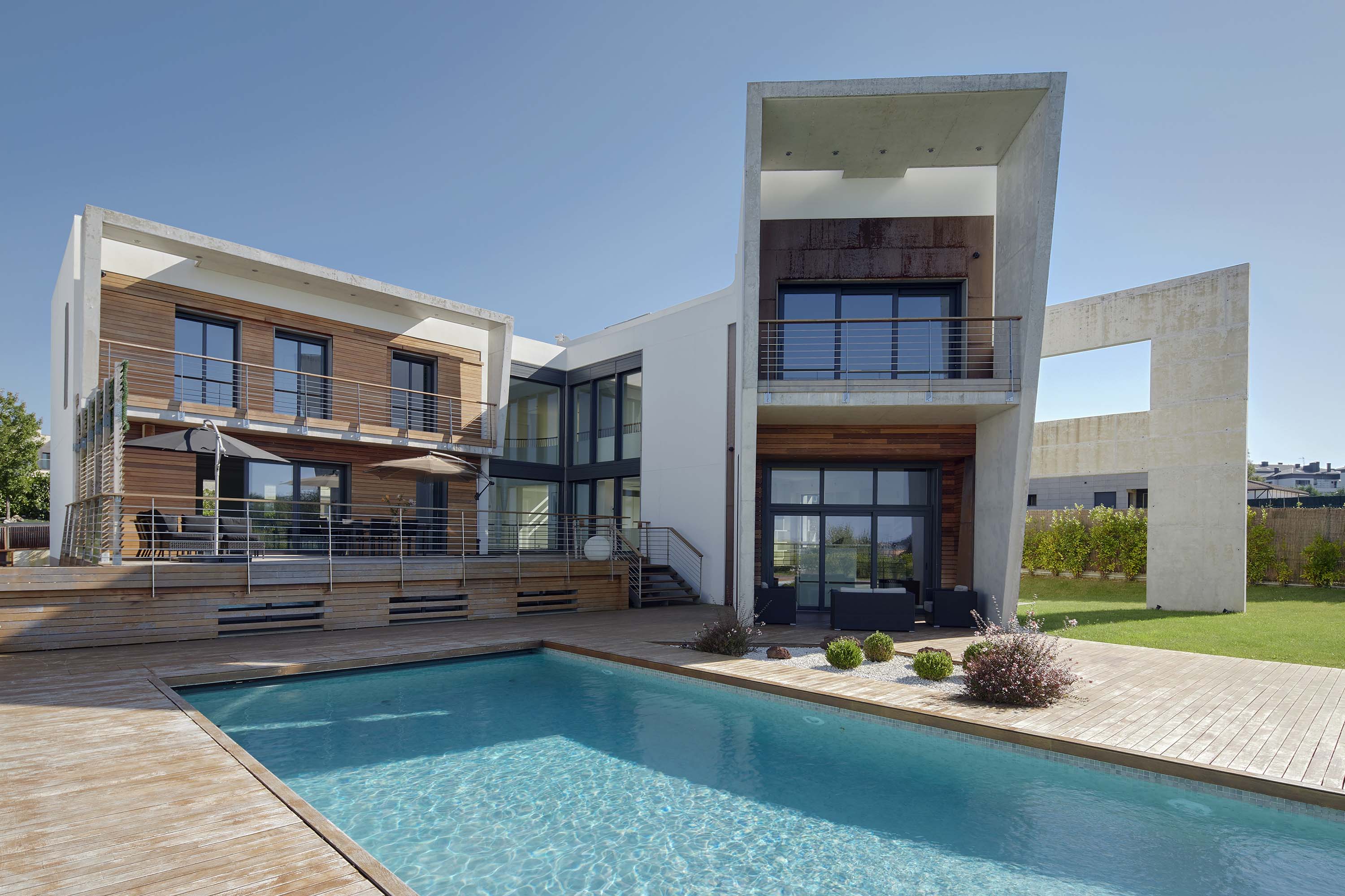 Property Image 1 - Luxurious Villa with Pool and Large Glass Windows