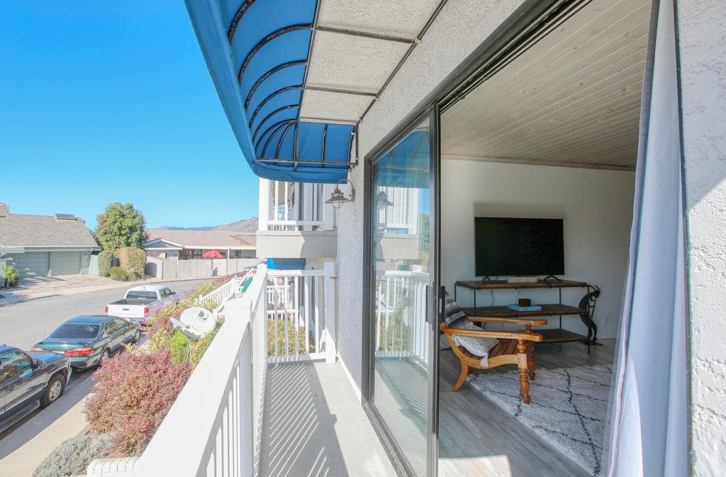 Panoramic sliding door opens to a peek-a-boo ocean view and quiet neighborhood. The condo is walkable to beach access and nearby restaurants. 