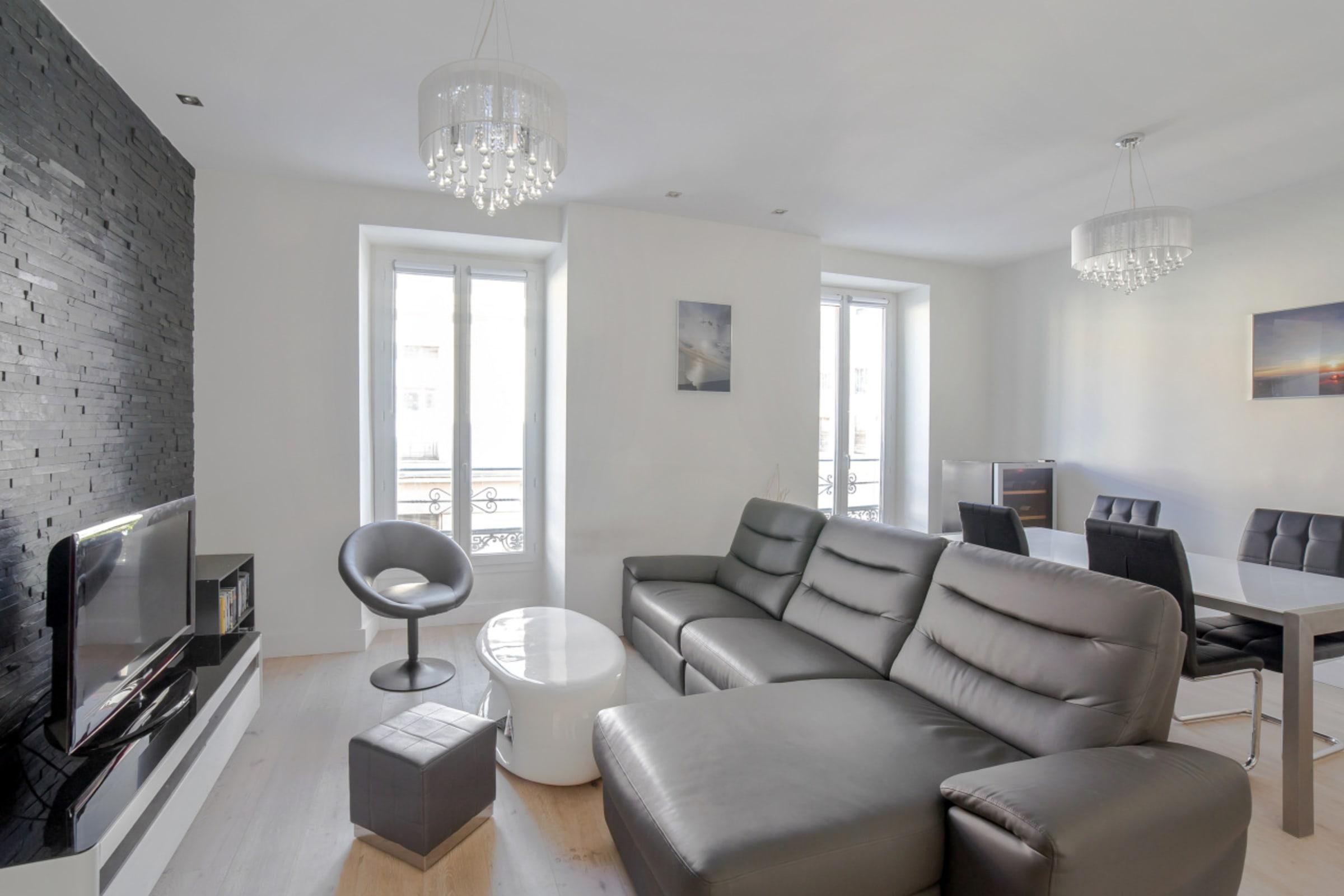 Property Image 2 - First Floor Spacious Apartment in the Heart of Nice
