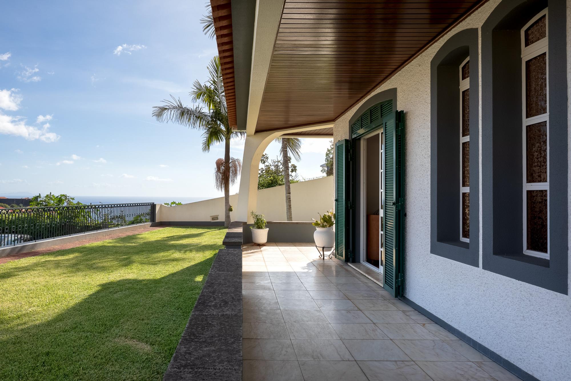 Property Image 2 - Vacation Villa with Marvellous Sea and Mountain Views