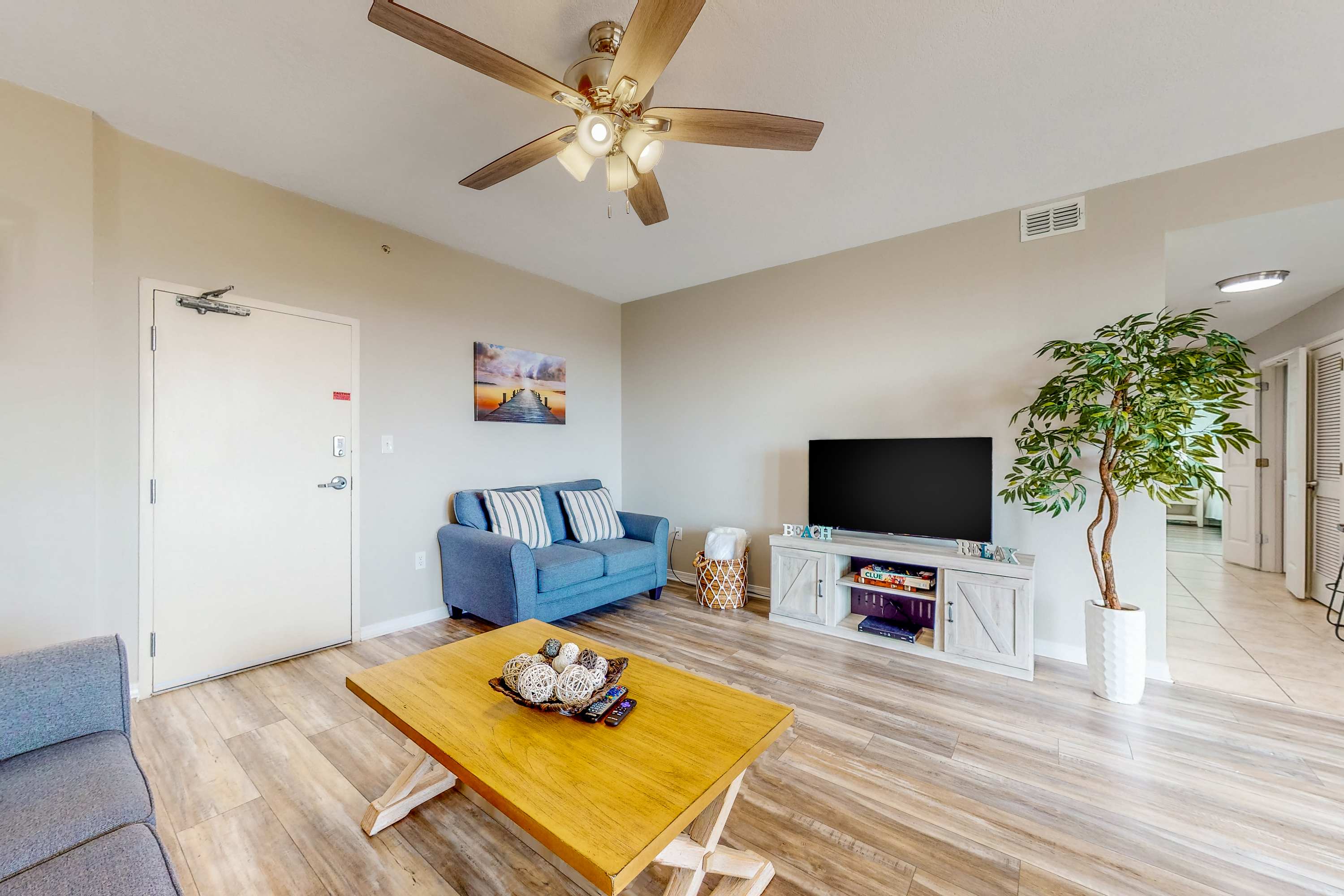 Bay View Condo with Private Balcony, AC, WiFi & Access to Shared Hot Tubs Pools