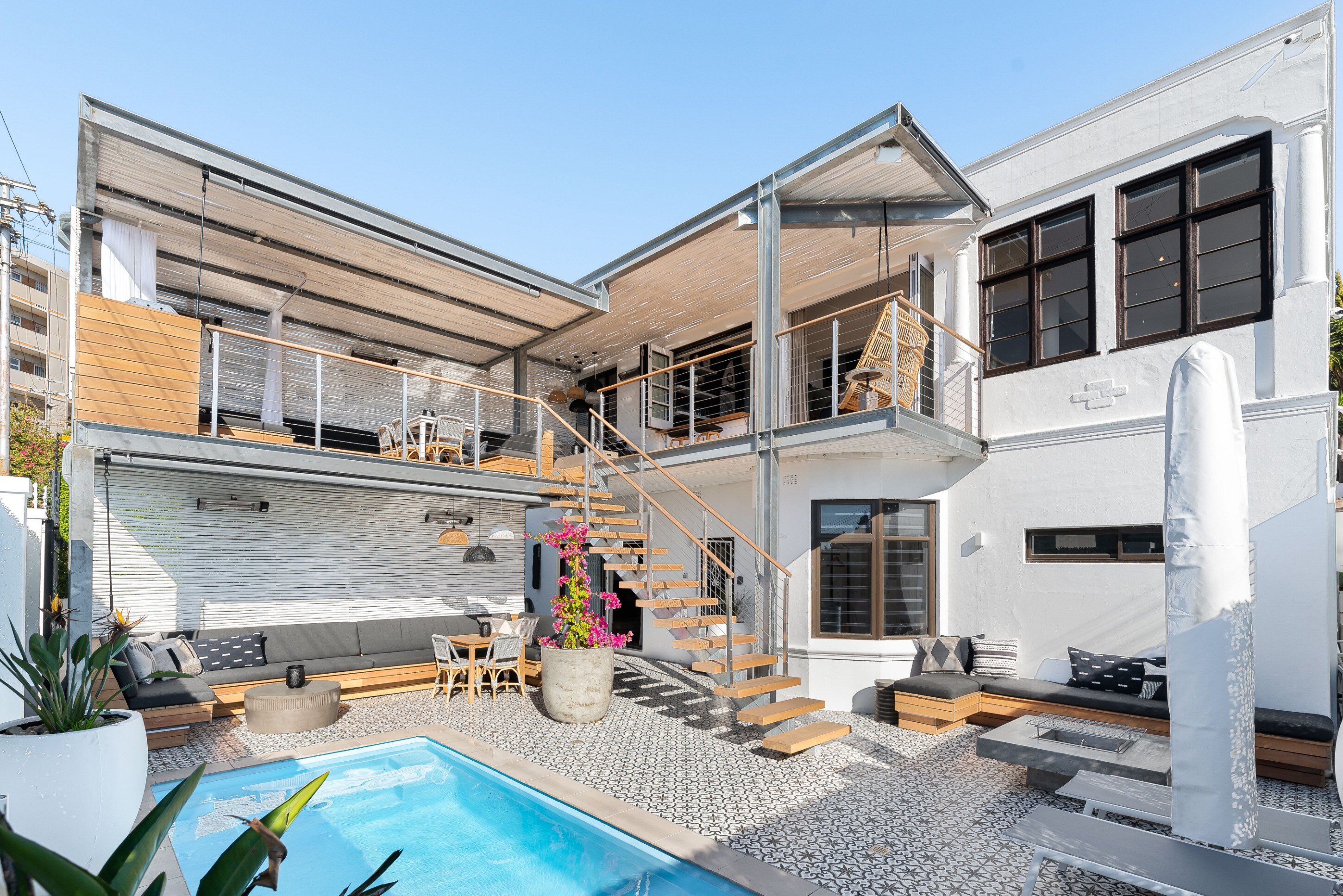 Property Image 1 - Fabulous Sun Cabana Steps away from the V&A Waterfront