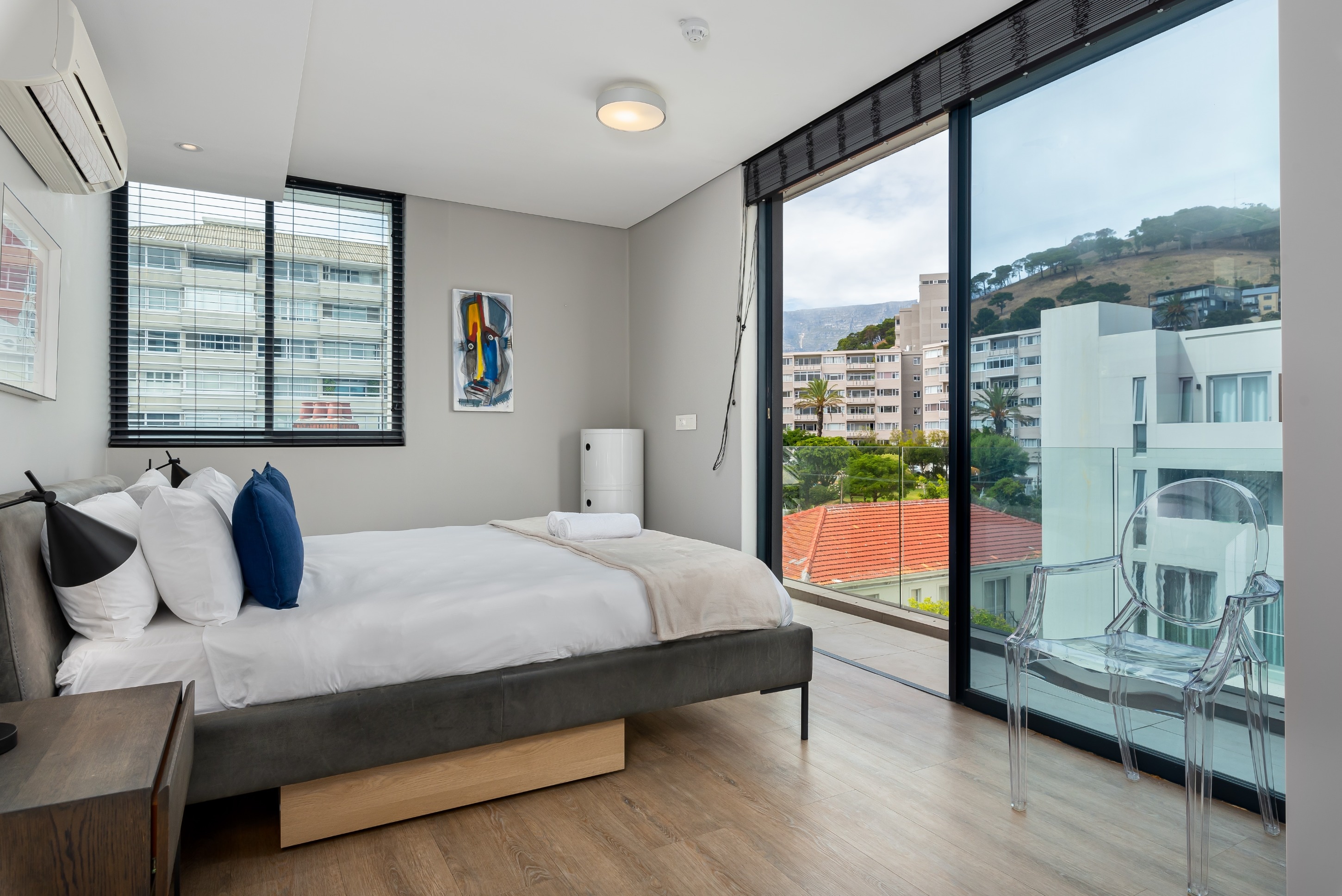 Property Image 2 - Modern Flat Walking Distance to the V&A Waterfront