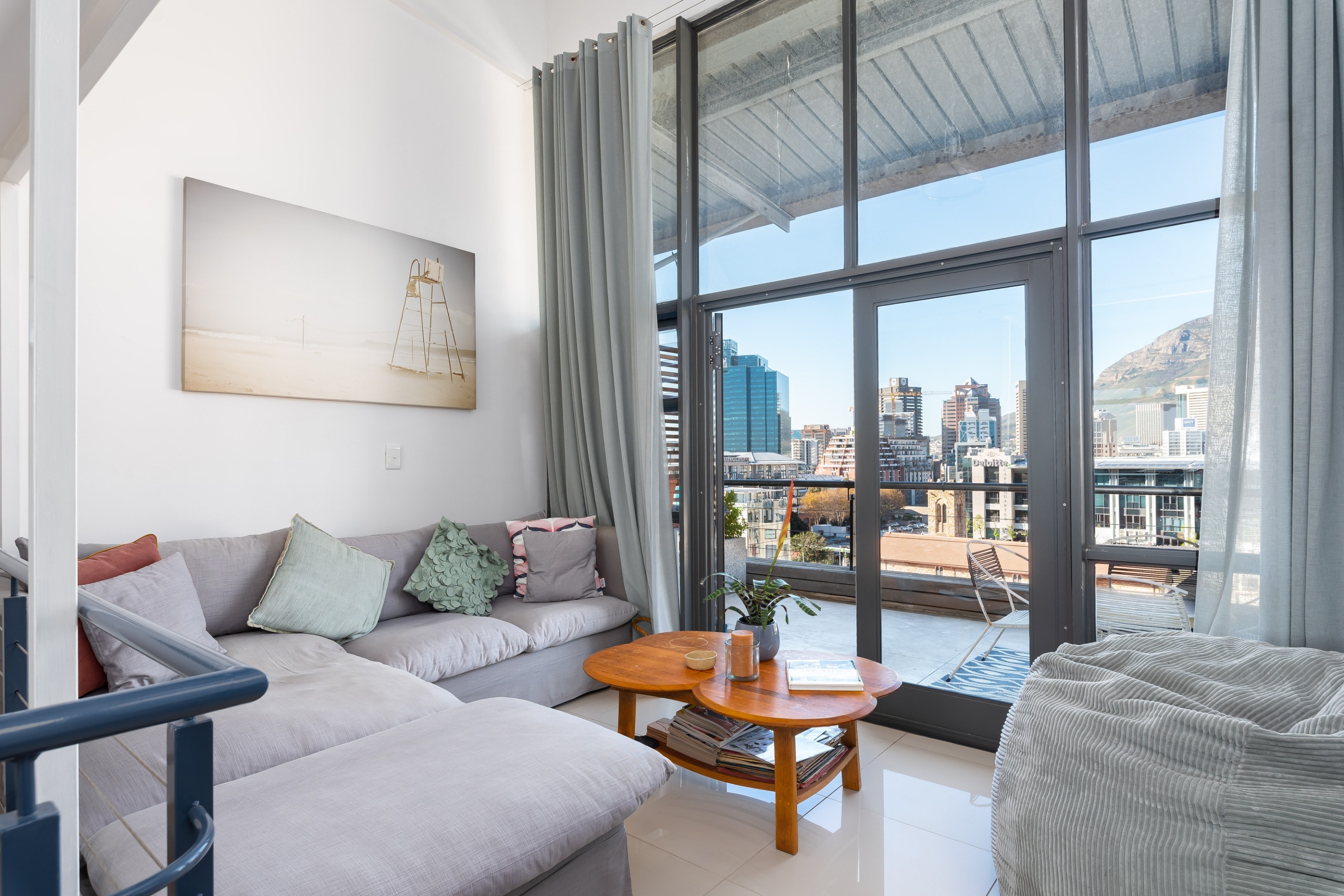 Property Image 2 - Stylish Modern Loft Apartment with Mountain Views