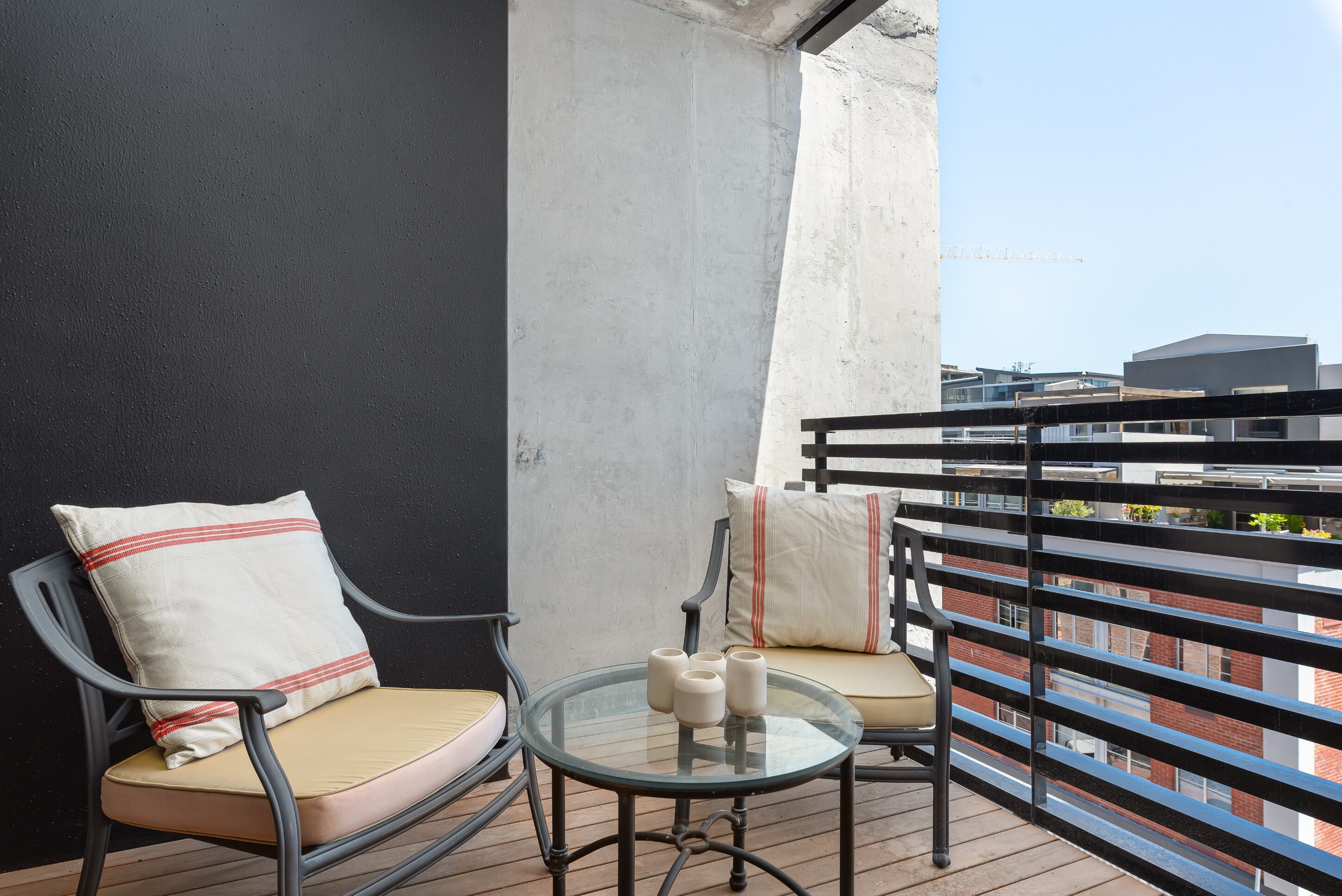 Property Image 2 - Lovely Stylish Apartment with Balcony & AC