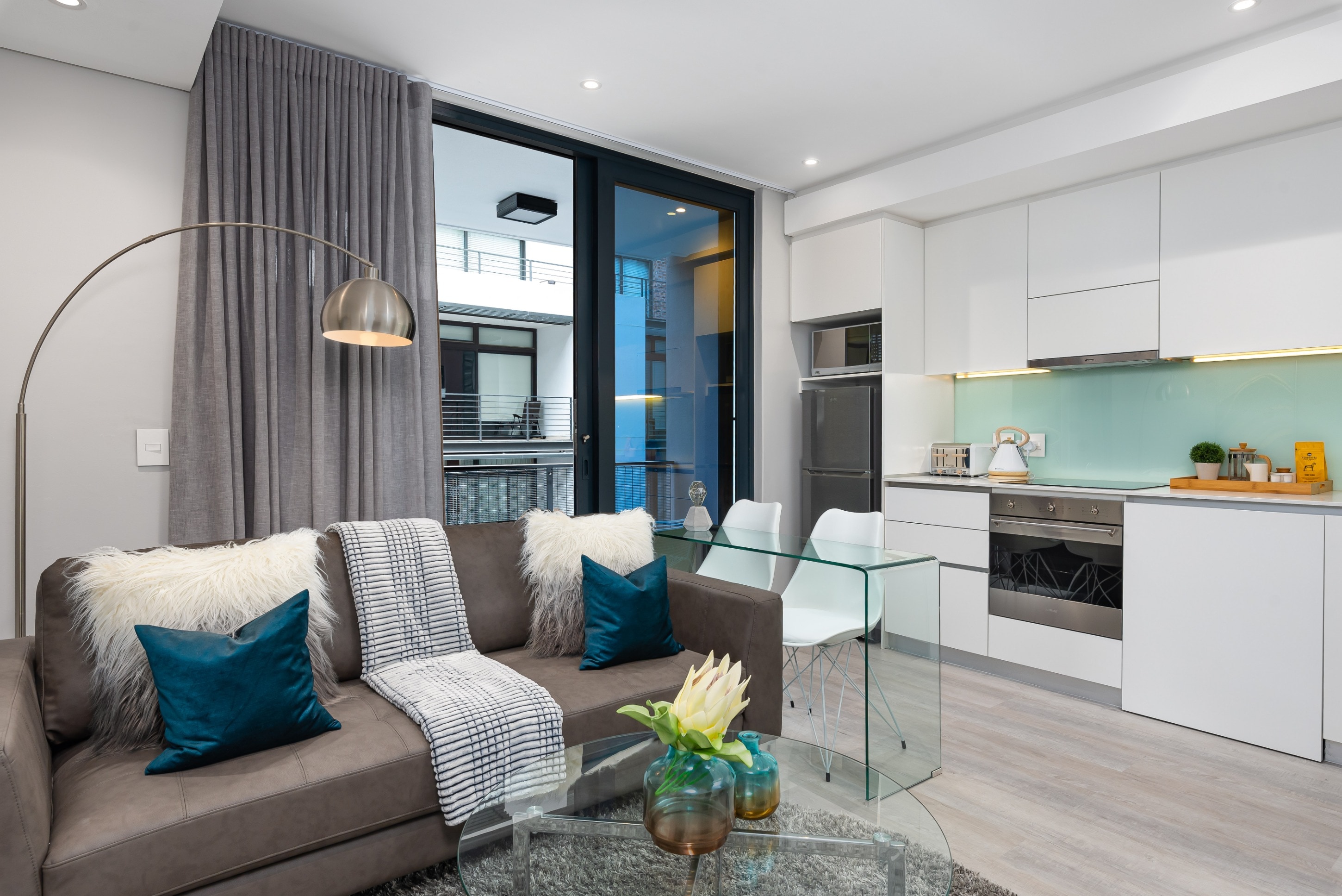 Property Image 1 - Trendy Fresh Apartment close to V&A Waterfront