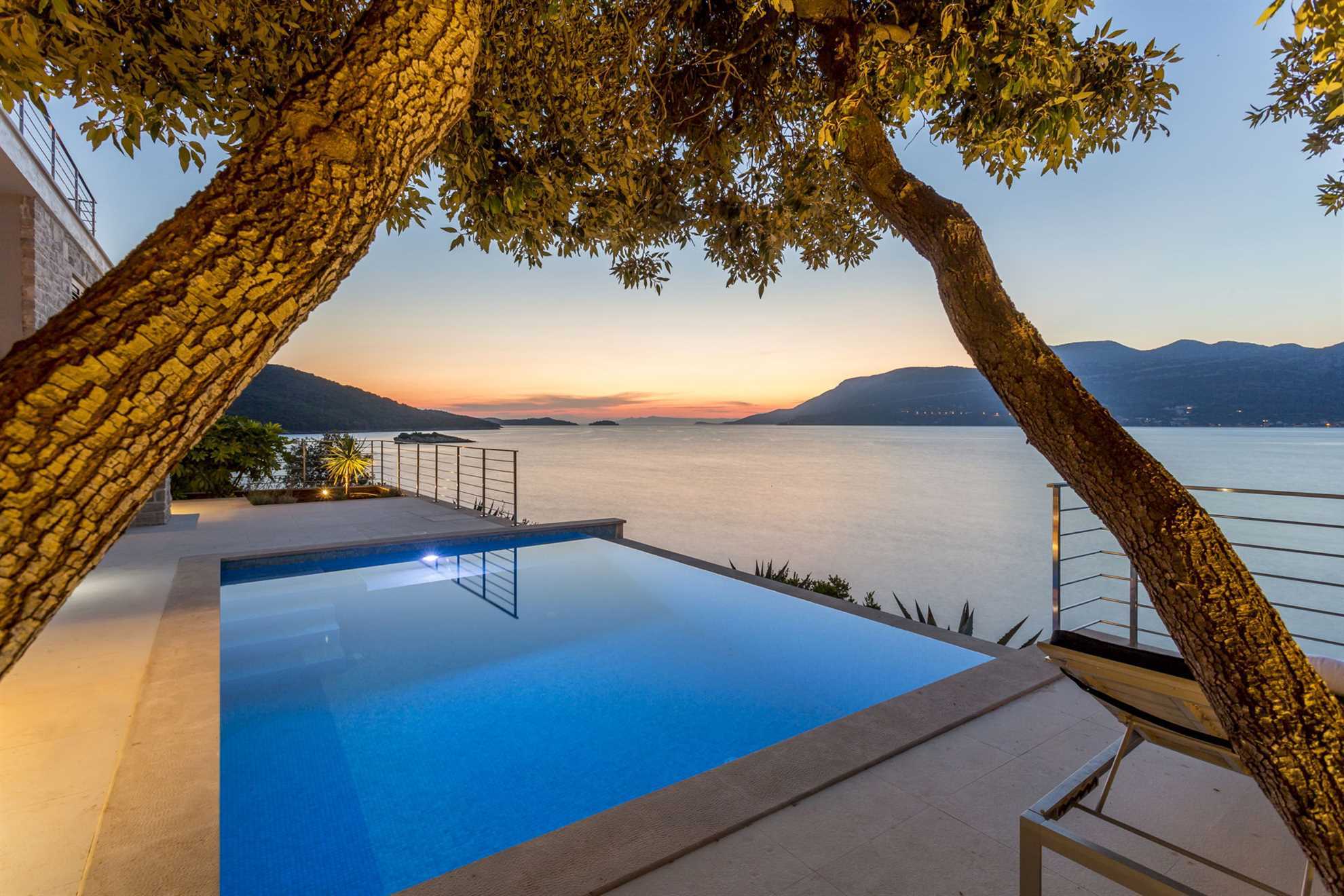 Property Image 1 - Stunning Beachfront Villa with Heated Infinity Pool