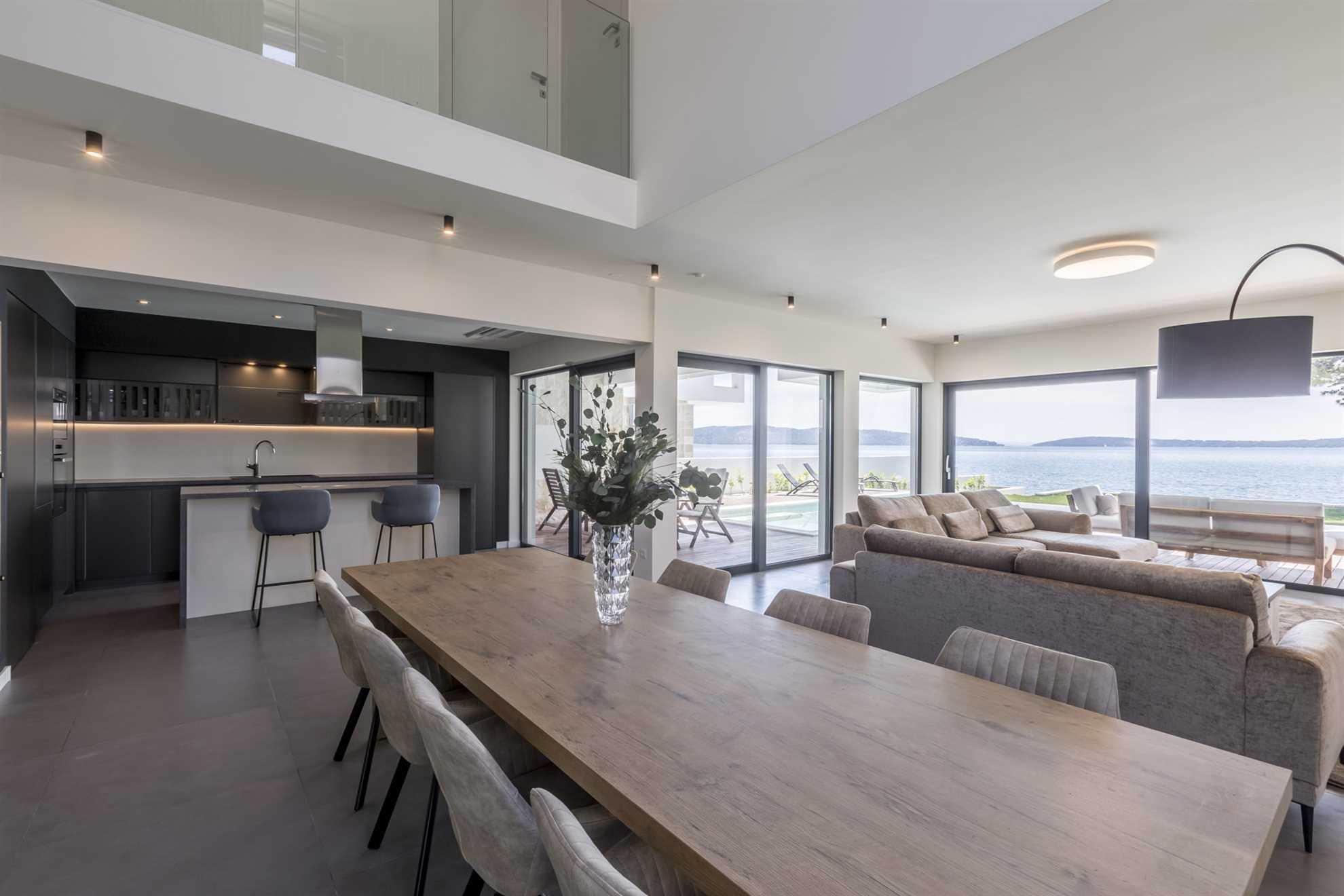 Extraordinary Glamorous Villa with Memorable Sea View