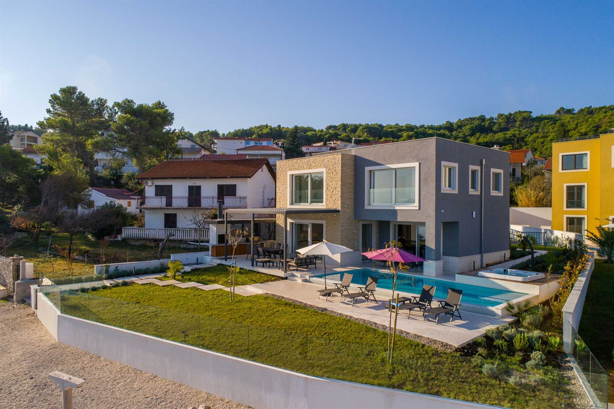 Property Image 2 - Ciovo Beachfront Enchanting Villa with Free Parking