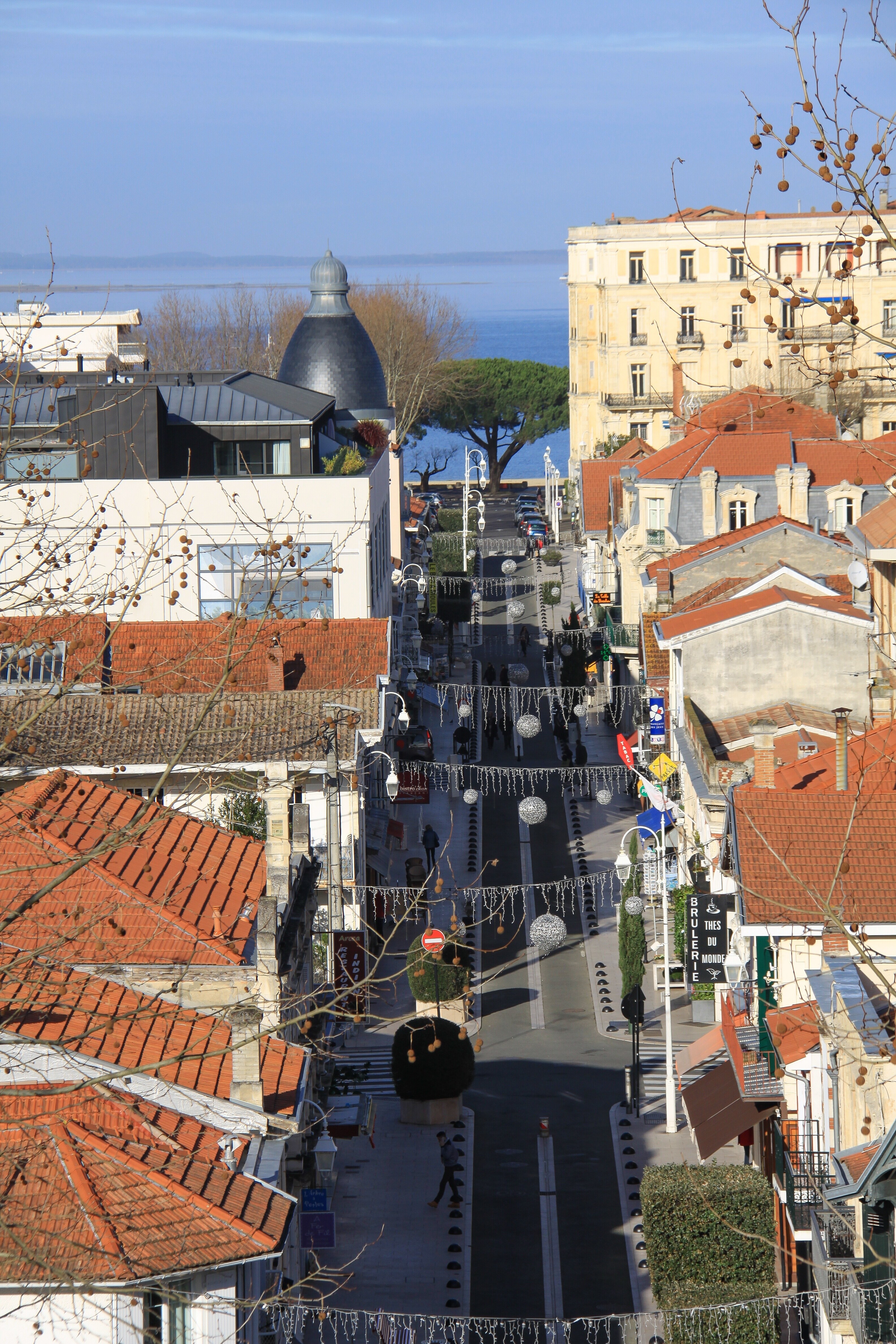 Recently renovated two bedroom flat in a historical building of Arcachon